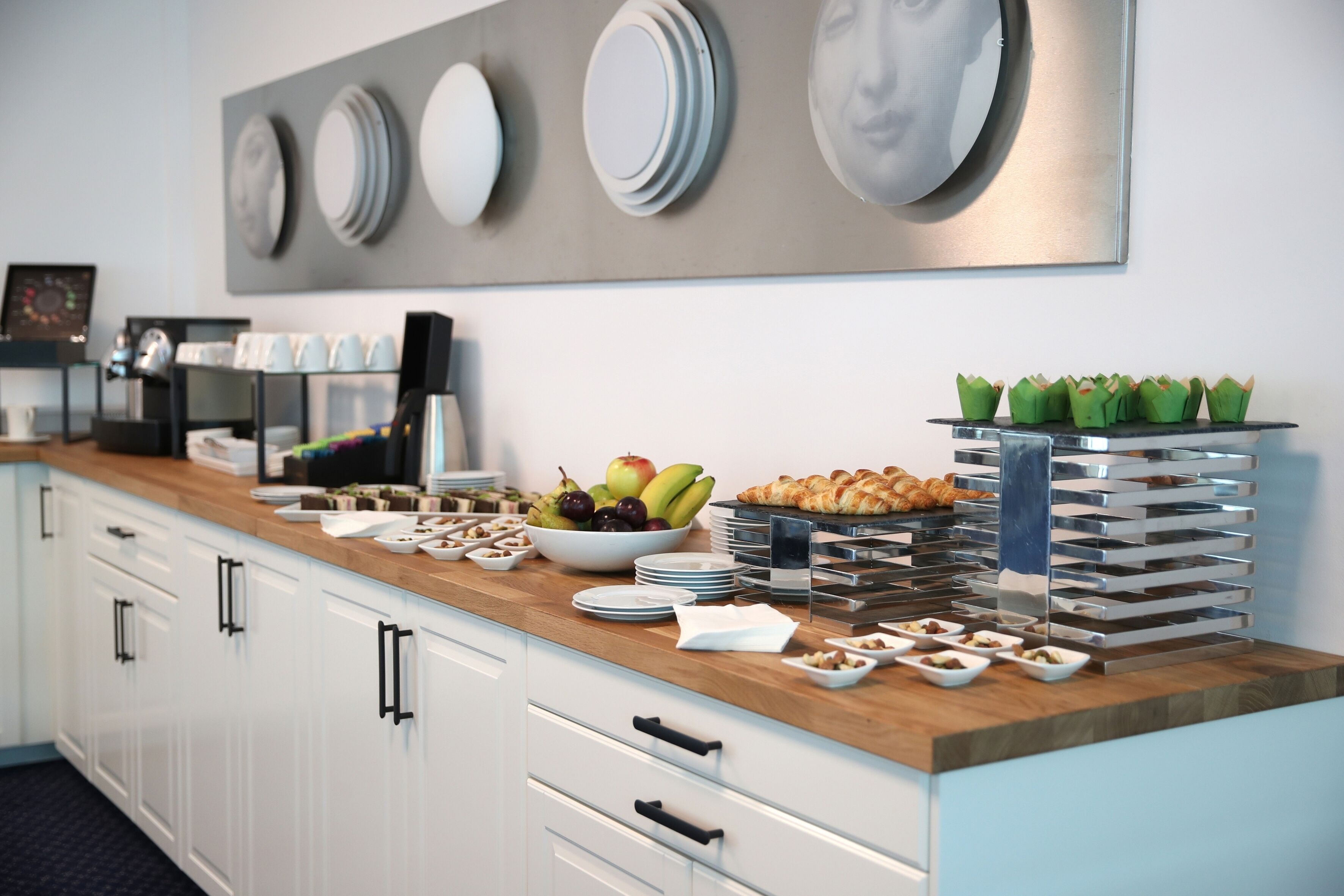 Hilton Geneva Hotel & Conference Centre Hilton Geneva Hotel & Conference Centre