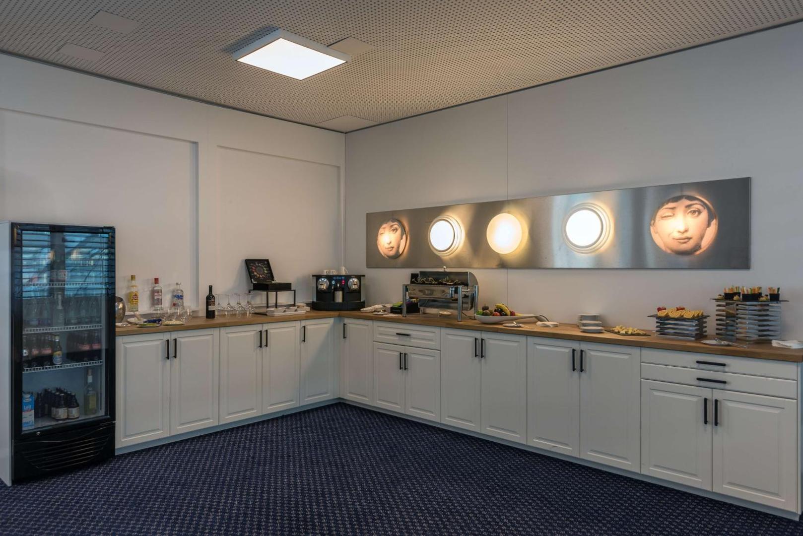 Hilton Geneva Hotel & Conference Centre Hilton Geneva Hotel & Conference Centre