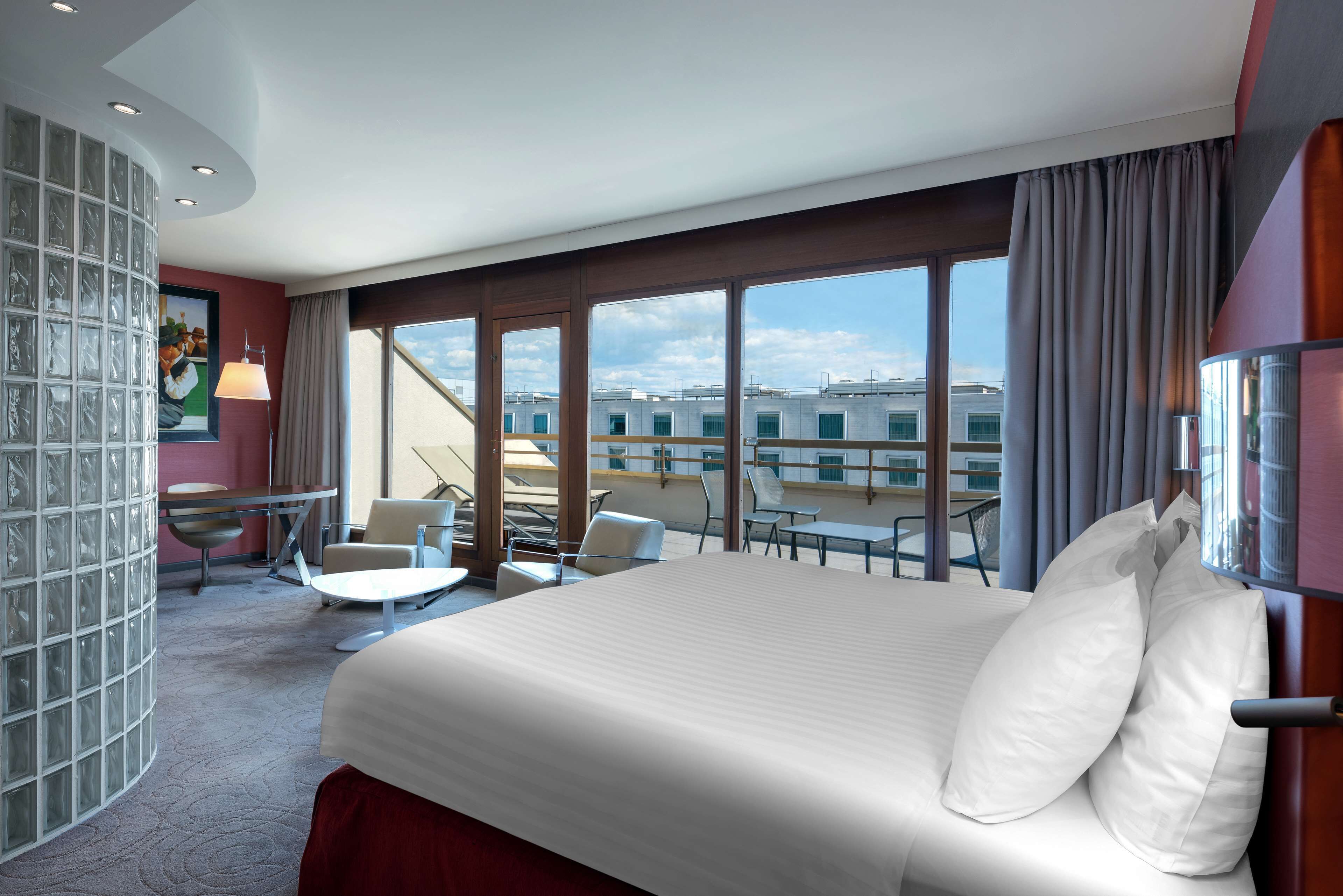 Hilton Geneva Hotel & Conference Centre Hilton Geneva Hotel & Conference Centre