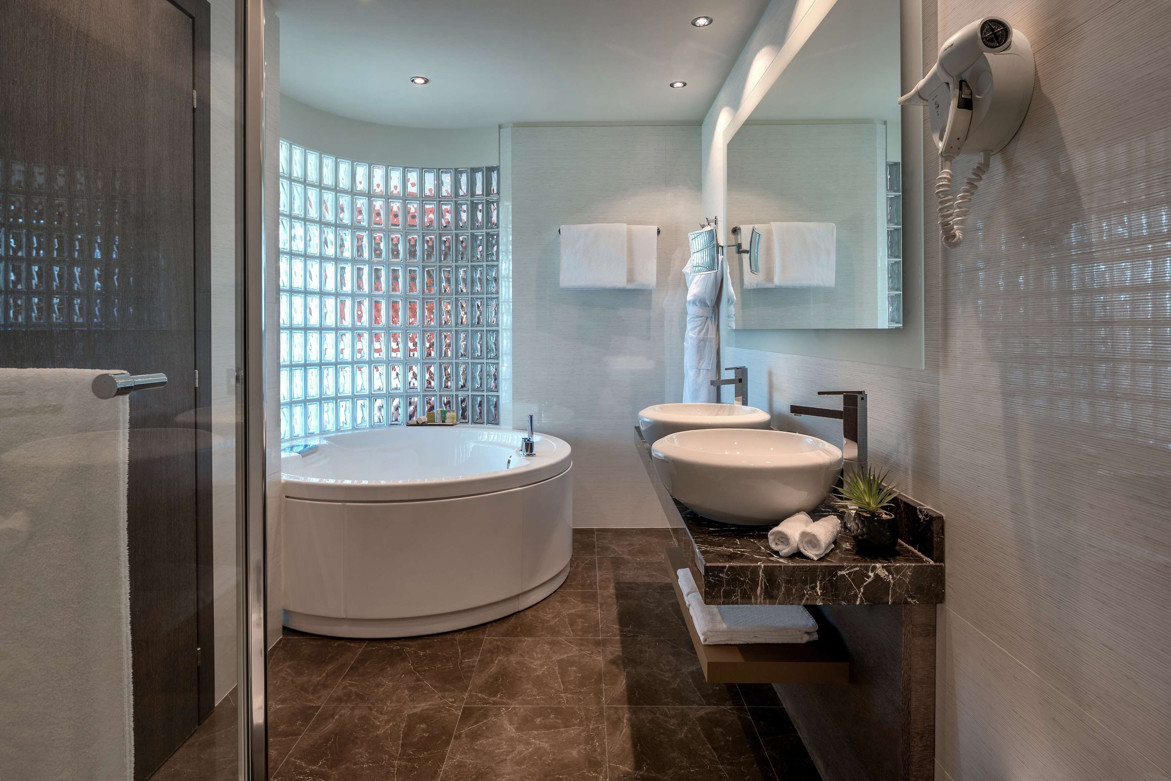 Hilton Geneva Hotel & Conference Centre Hilton Geneva Hotel & Conference Centre