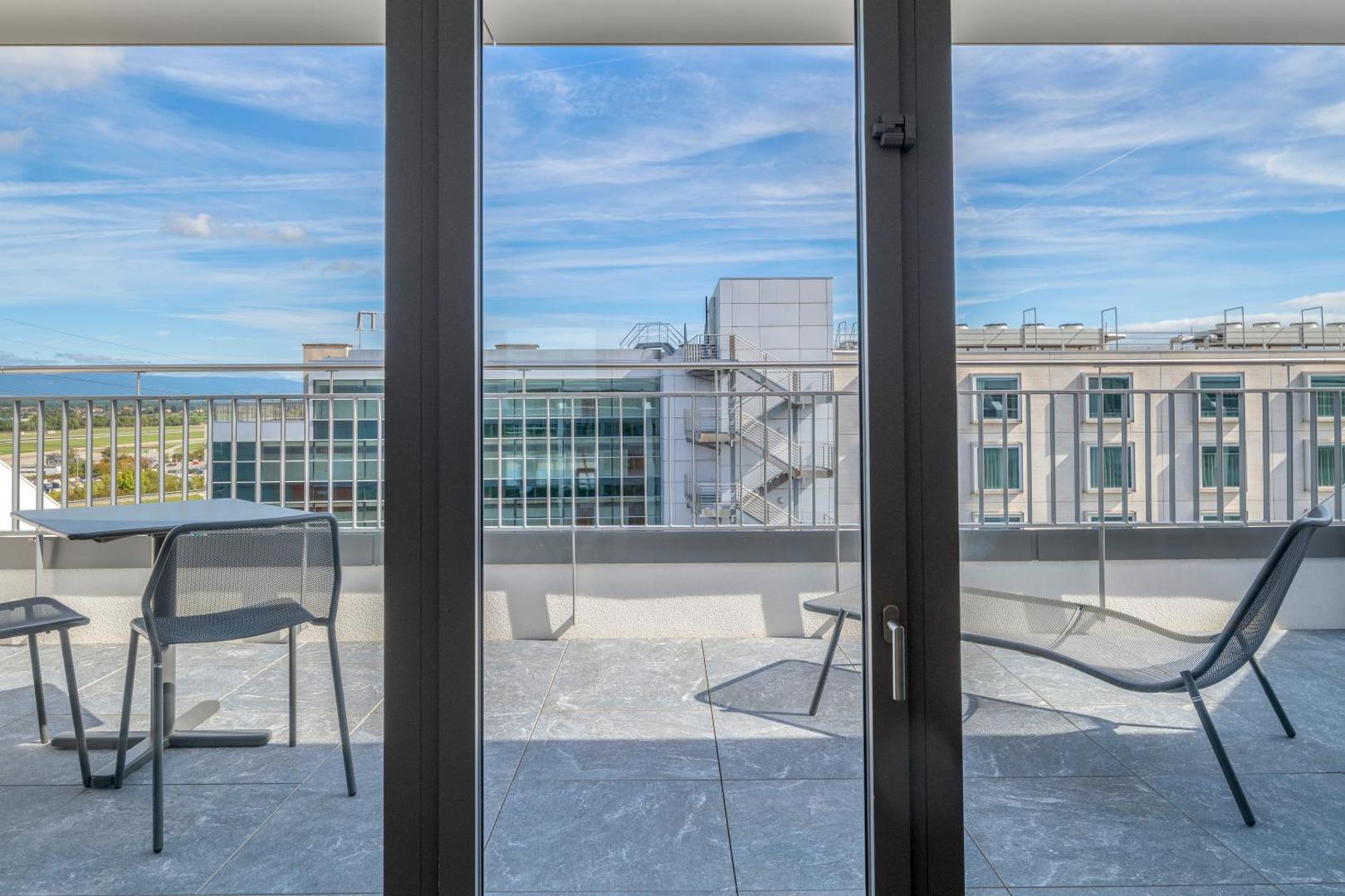 Hilton Geneva Hotel & Conference Centre Hilton Geneva Hotel & Conference Centre