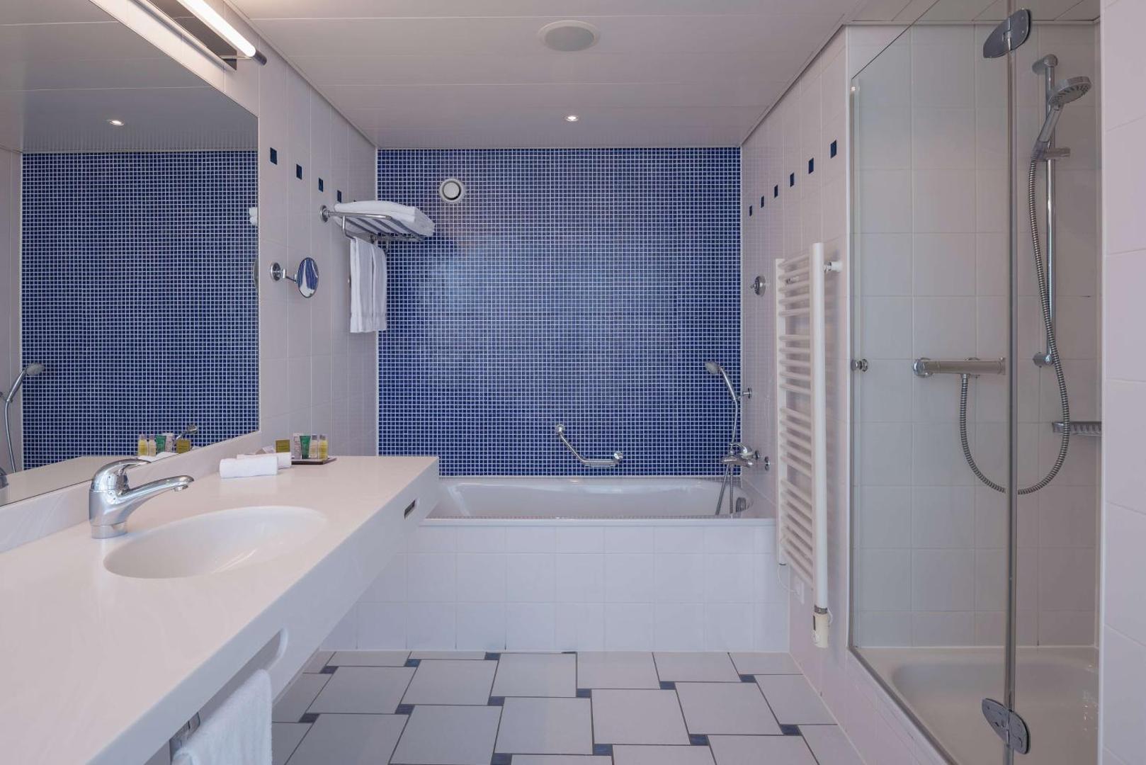 Hilton Geneva Hotel & Conference Centre Hilton Geneva Hotel & Conference Centre