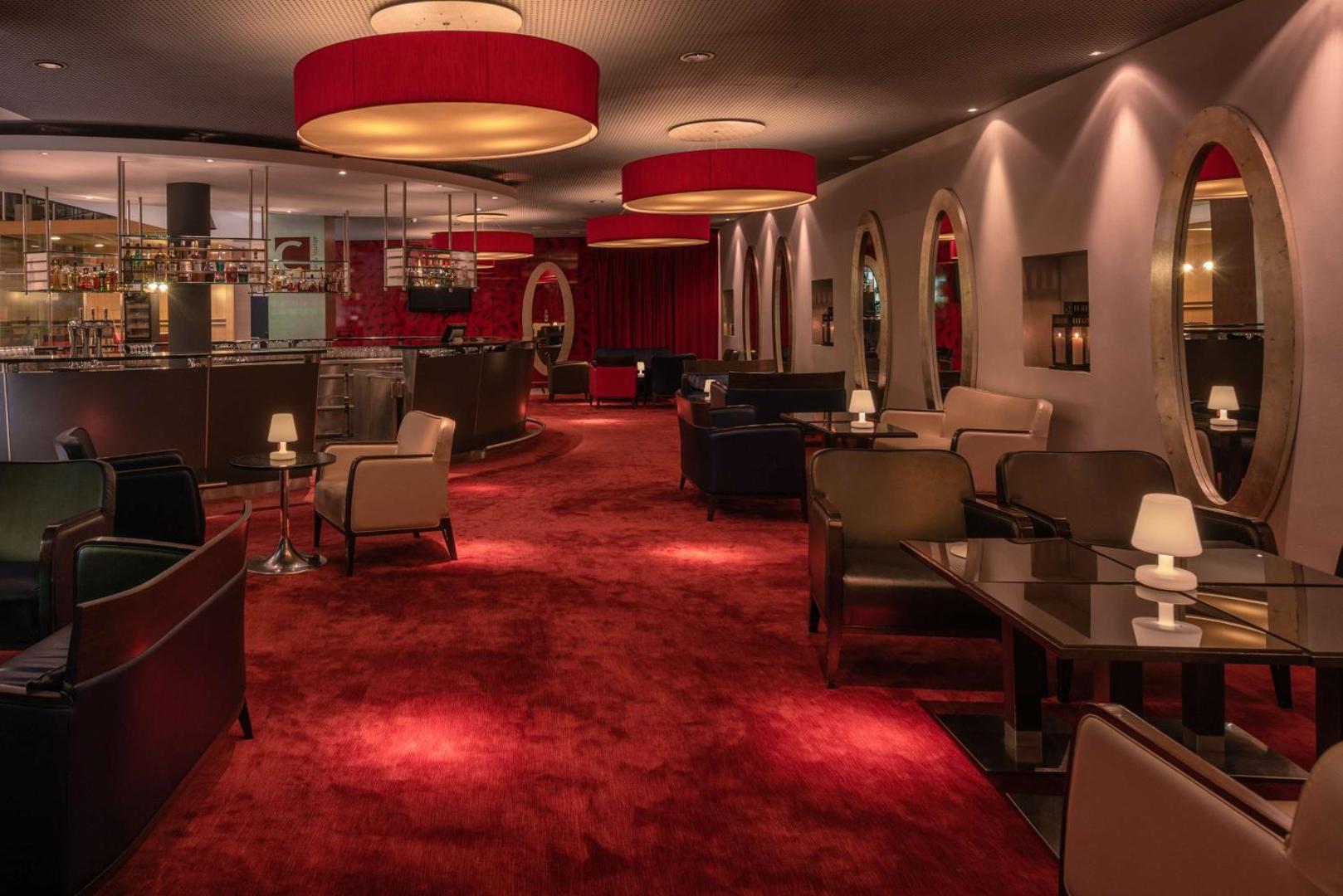 Hilton Geneva Hotel & Conference Centre Hilton Geneva Hotel & Conference Centre