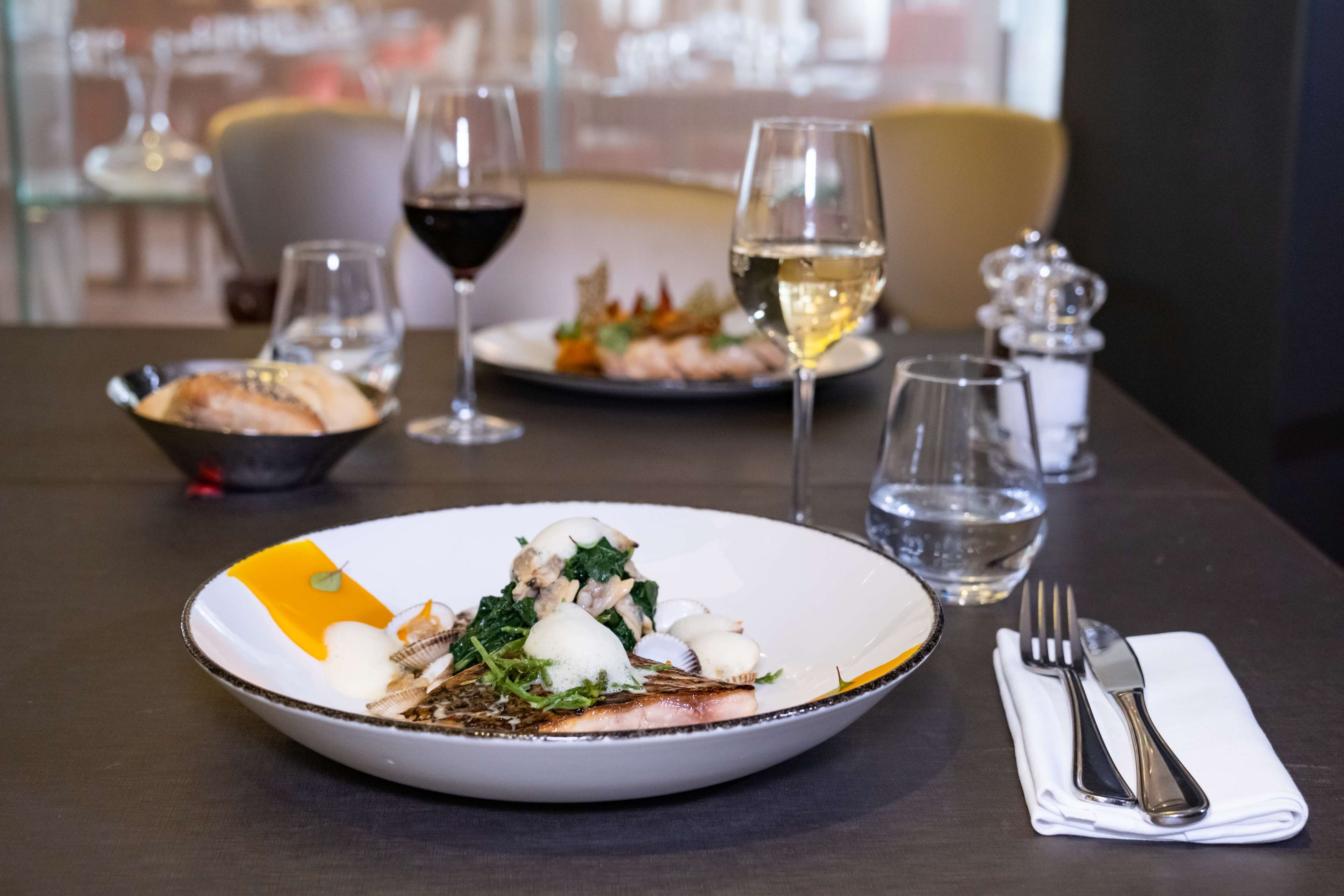 Hilton Geneva Hotel & Conference Centre Hilton Geneva Hotel & Conference Centre