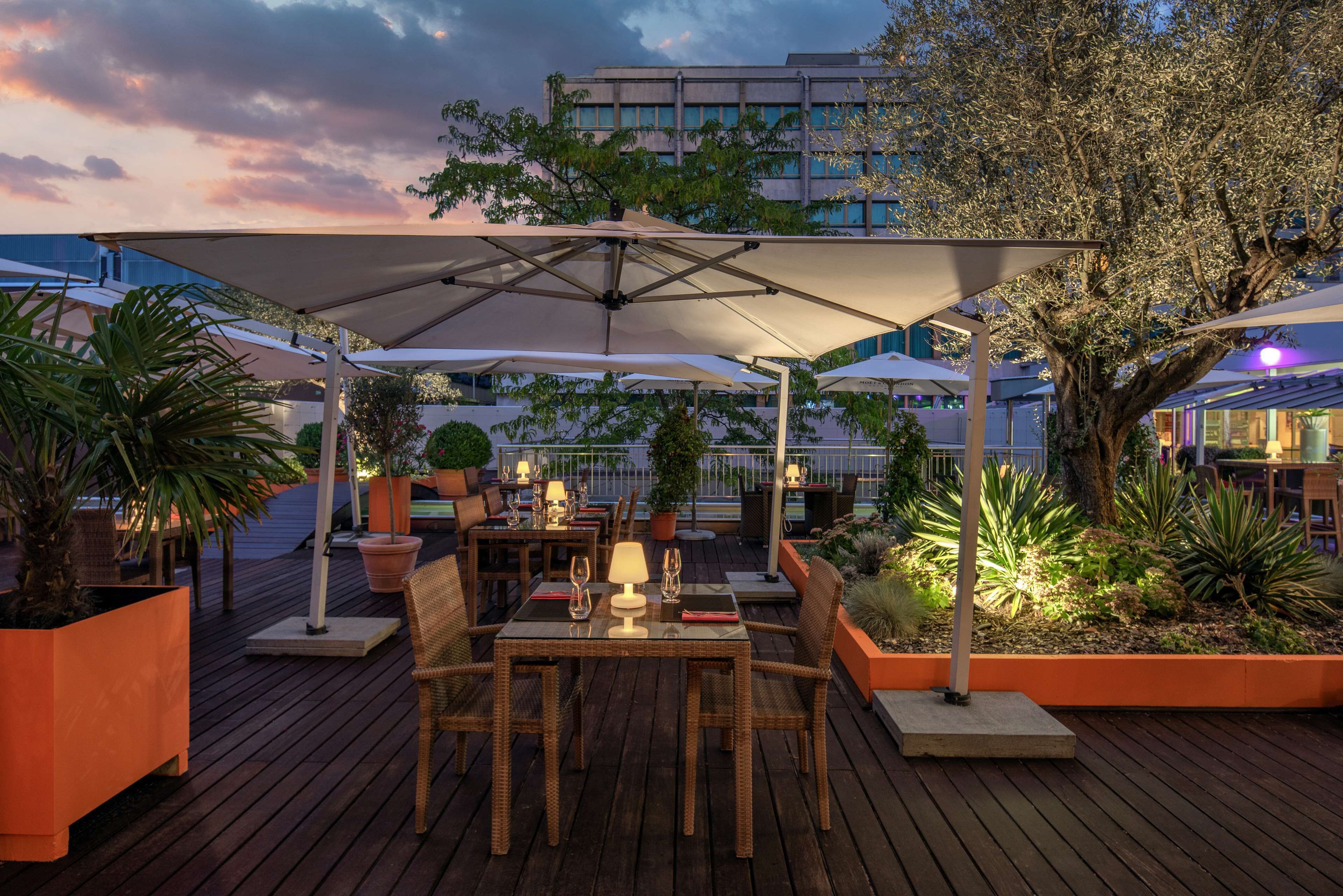 Hilton Geneva Hotel & Conference Centre Hilton Geneva Hotel & Conference Centre