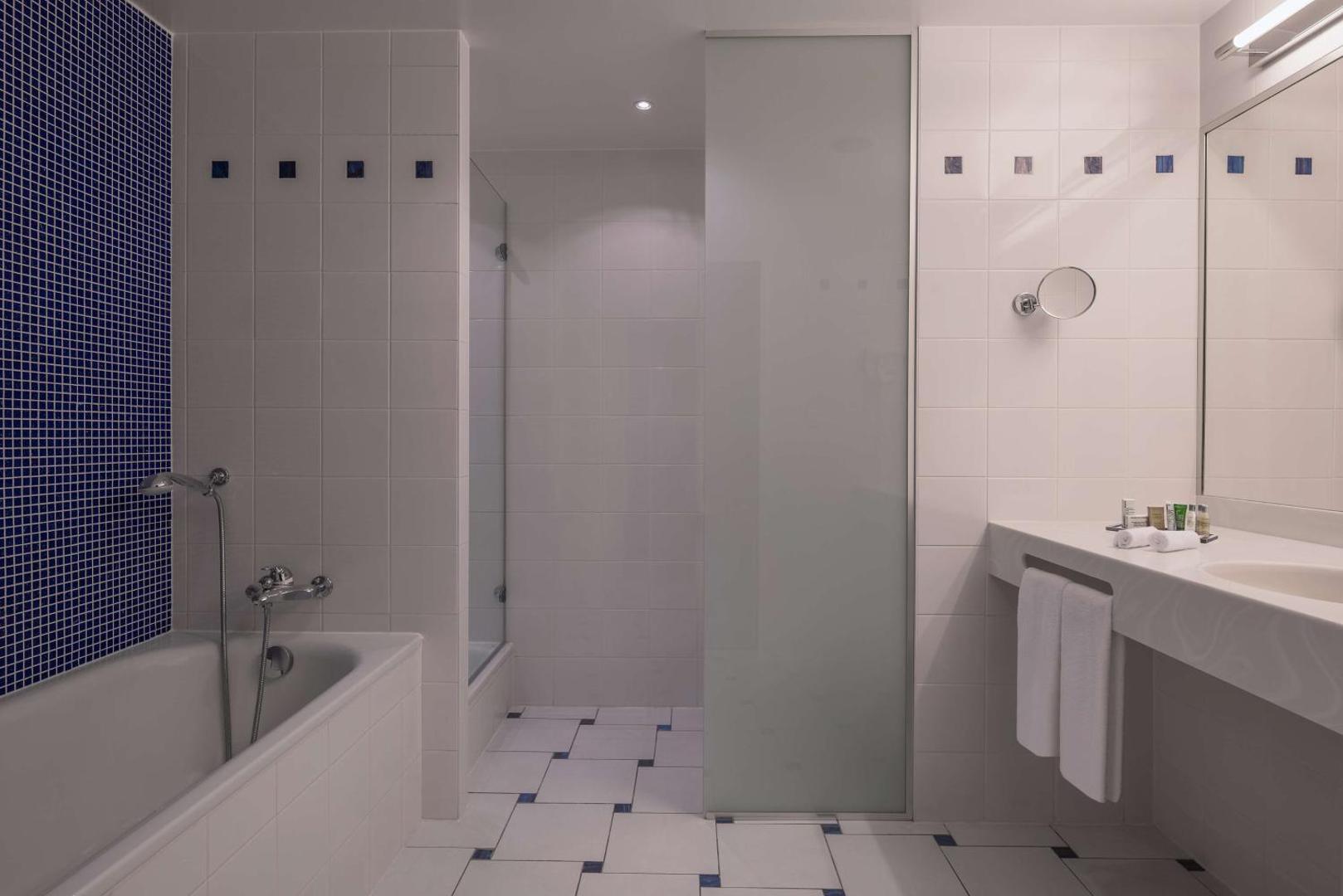 Hilton Geneva Hotel & Conference Centre Hilton Geneva Hotel & Conference Centre