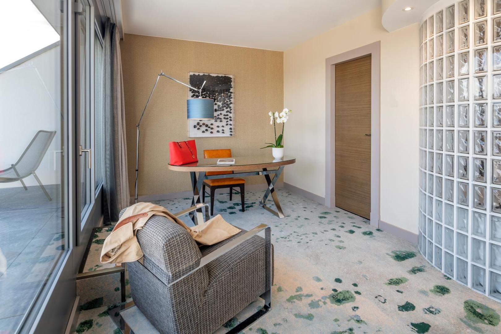 Hilton Geneva Hotel & Conference Centre Hilton Geneva Hotel & Conference Centre