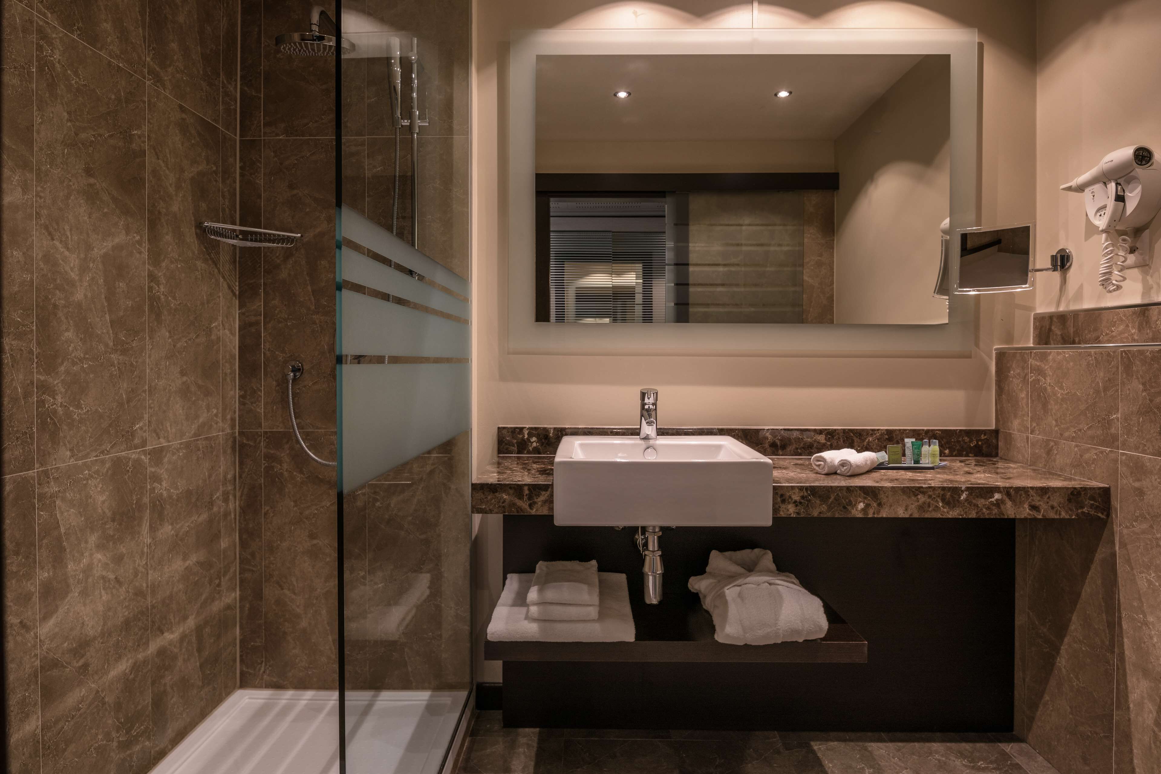 Hilton Geneva Hotel & Conference Centre Hilton Geneva Hotel & Conference Centre