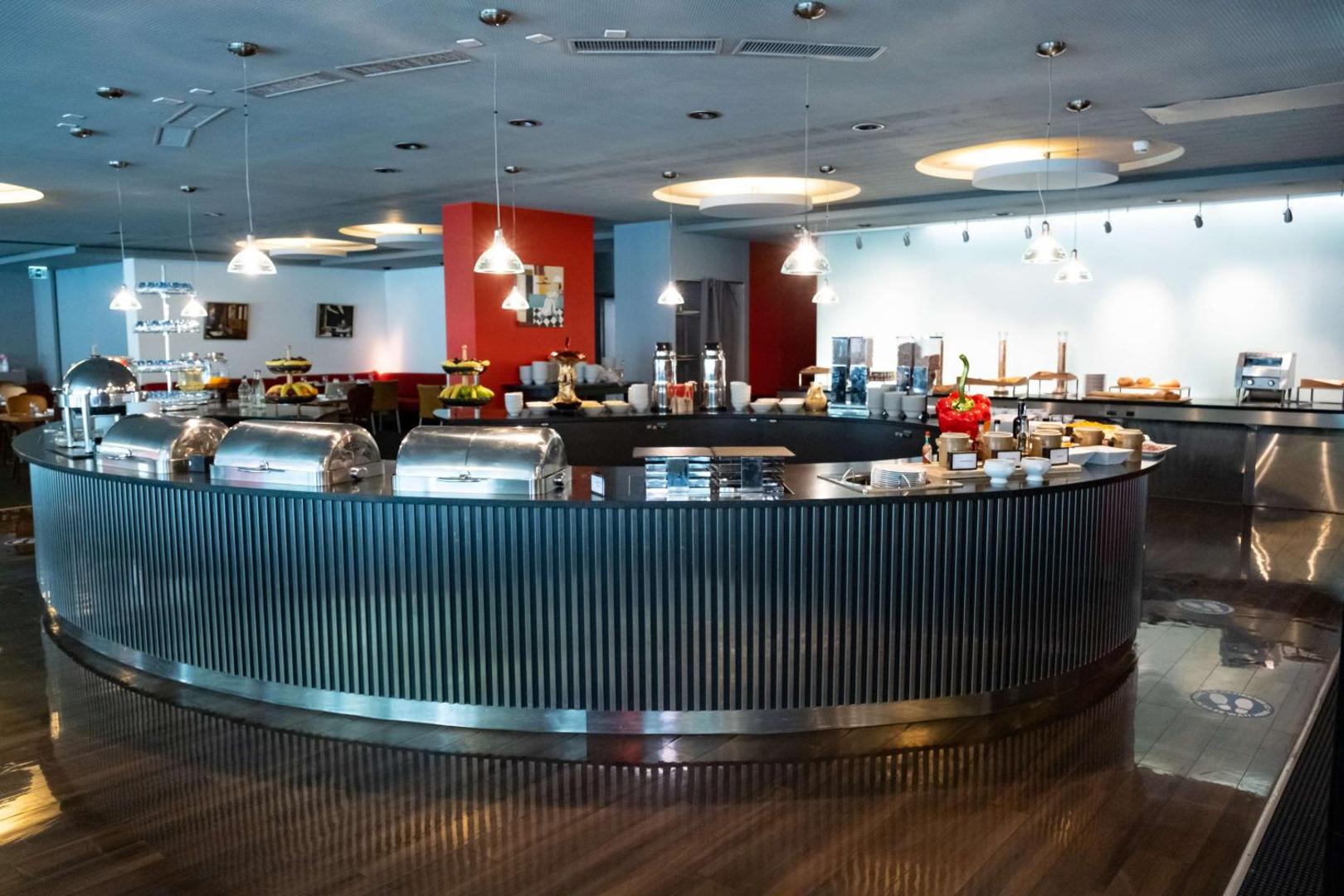 Hilton Geneva Hotel & Conference Centre Hilton Geneva Hotel & Conference Centre