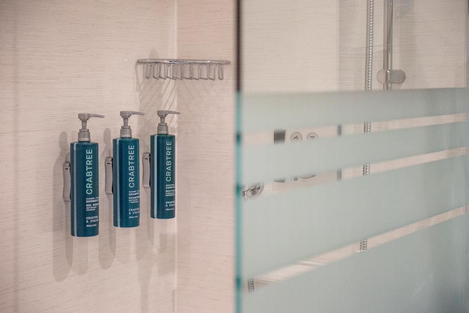 Hilton Geneva Hotel & Conference Centre Hilton Geneva Hotel & Conference Centre