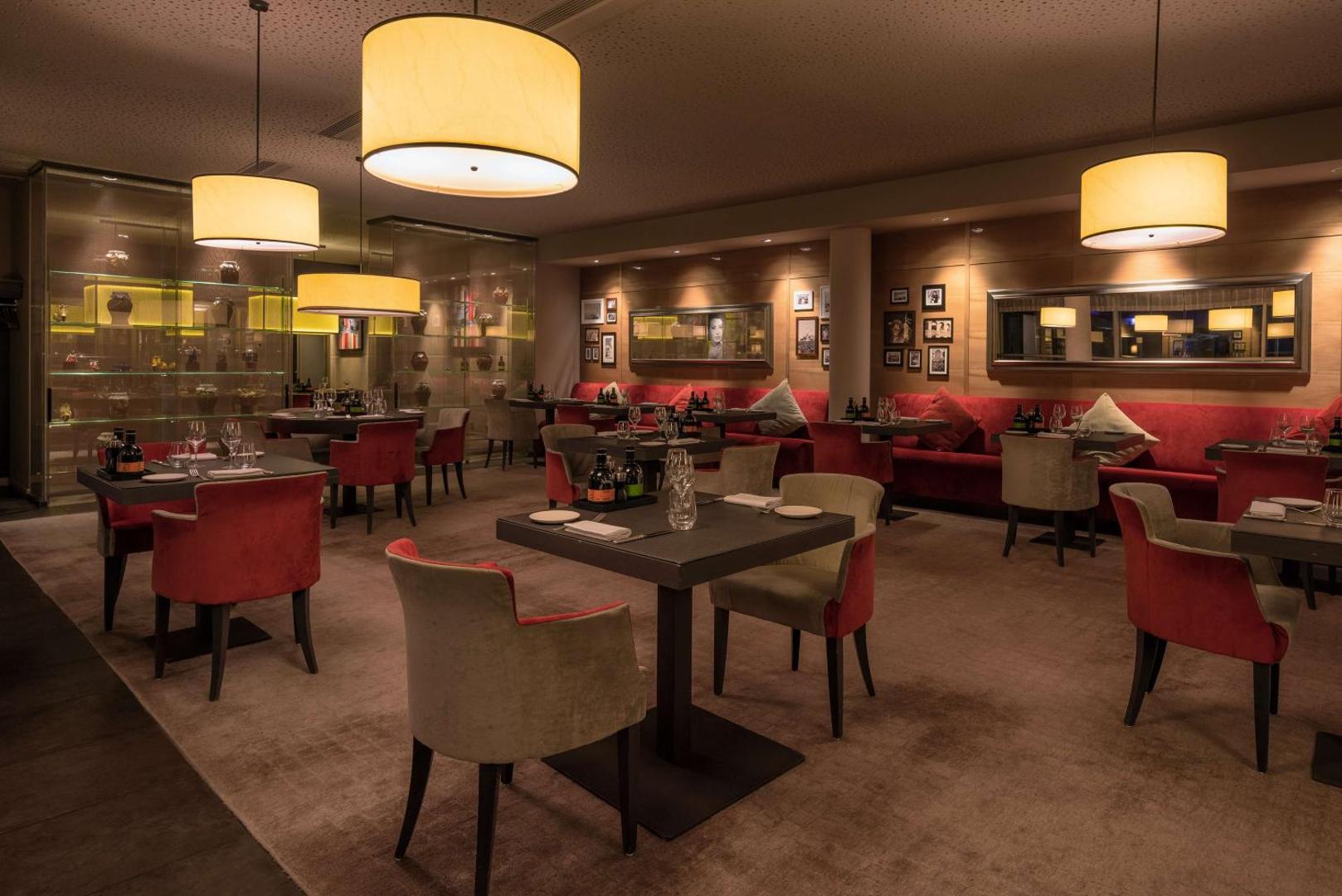 Hilton Geneva Hotel & Conference Centre Hilton Geneva Hotel & Conference Centre