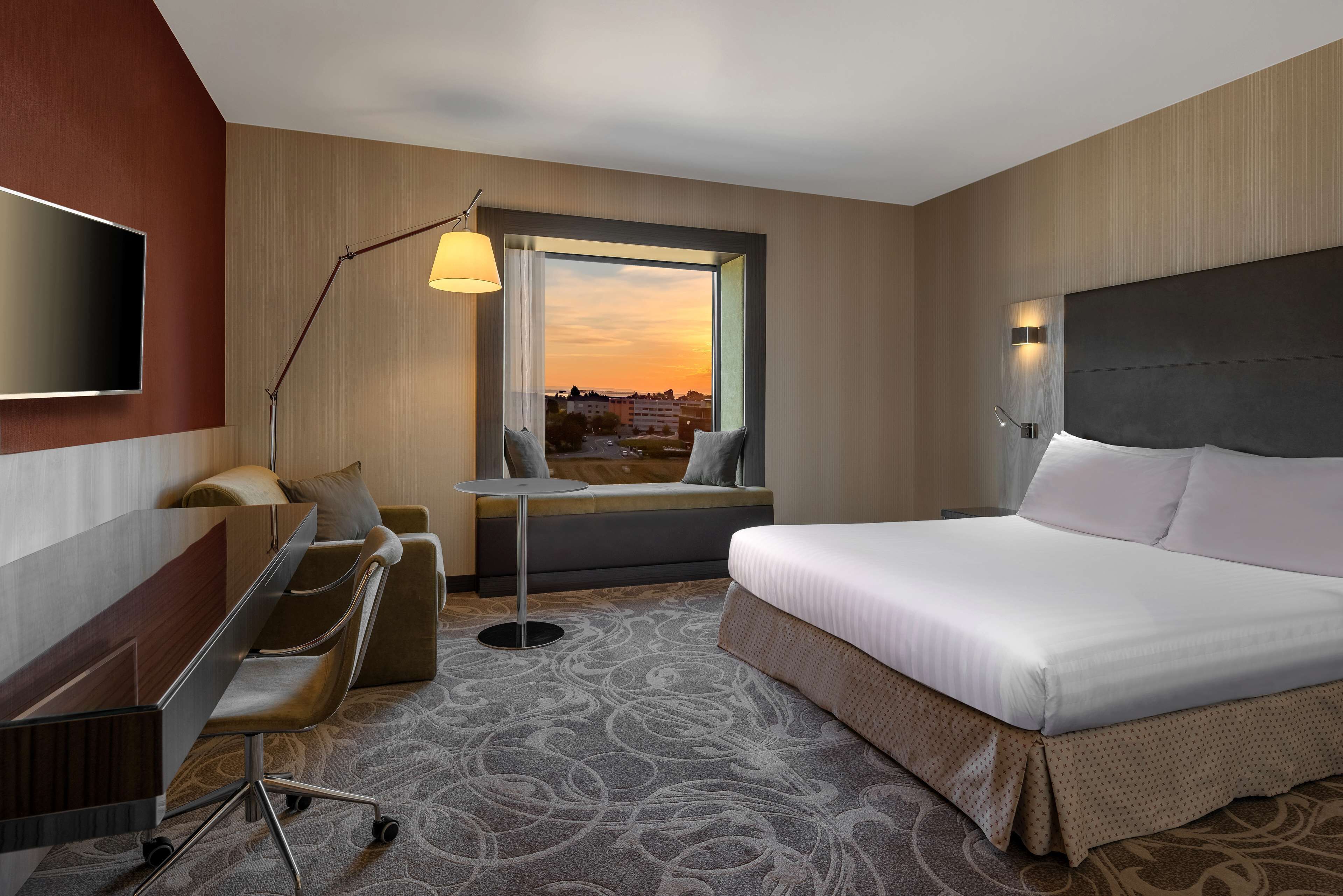 Hilton Geneva Hotel & Conference Centre Hilton Geneva Hotel & Conference Centre