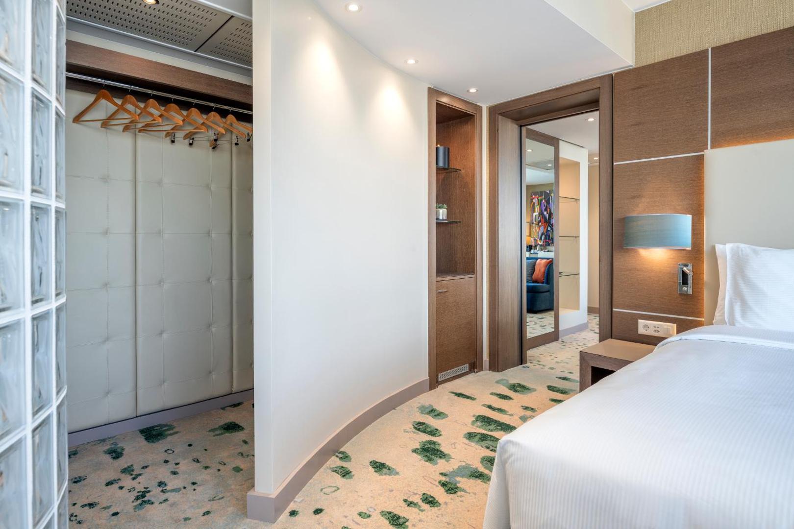 Hilton Geneva Hotel & Conference Centre Hilton Geneva Hotel & Conference Centre