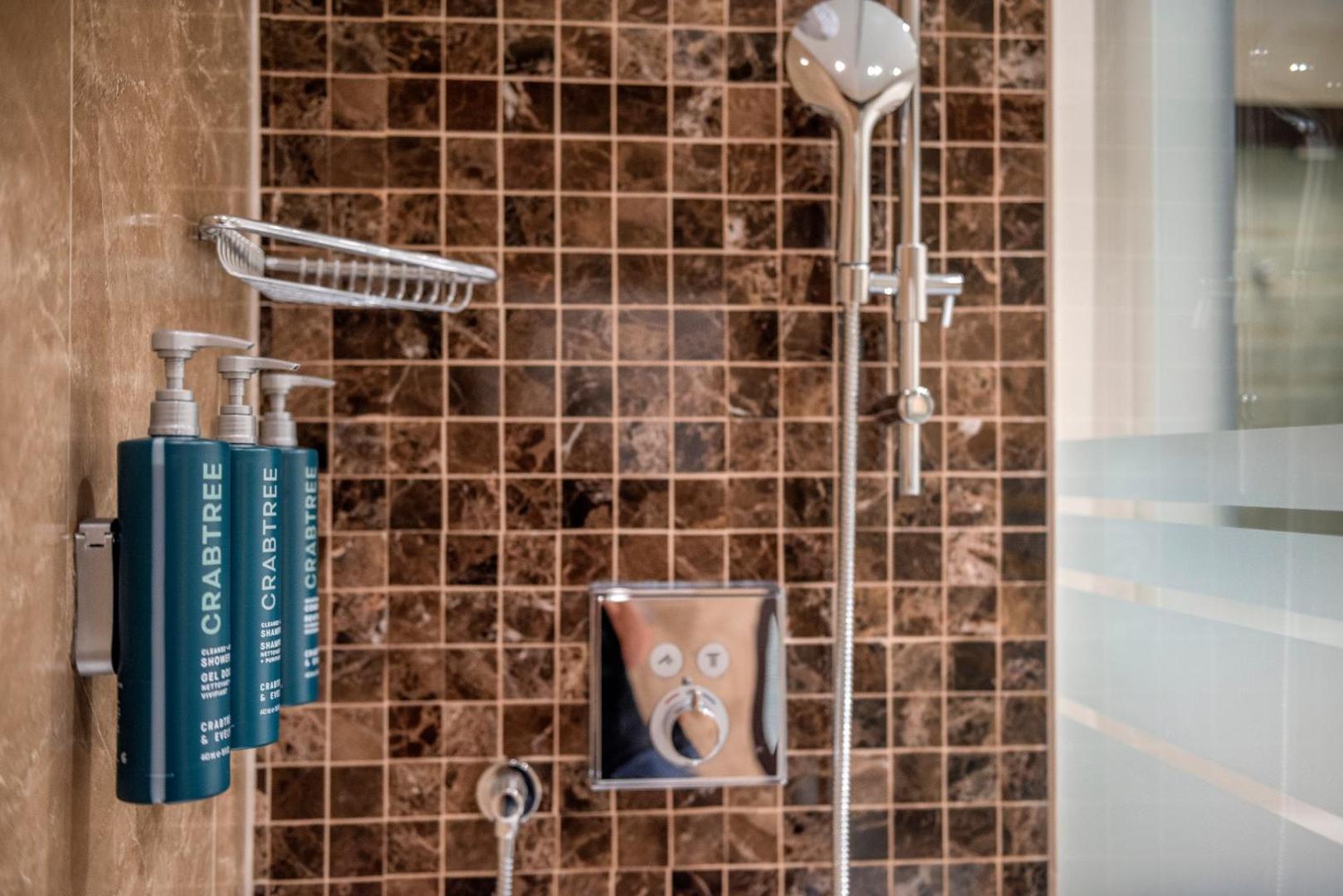 Hilton Geneva Hotel & Conference Centre Hilton Geneva Hotel & Conference Centre