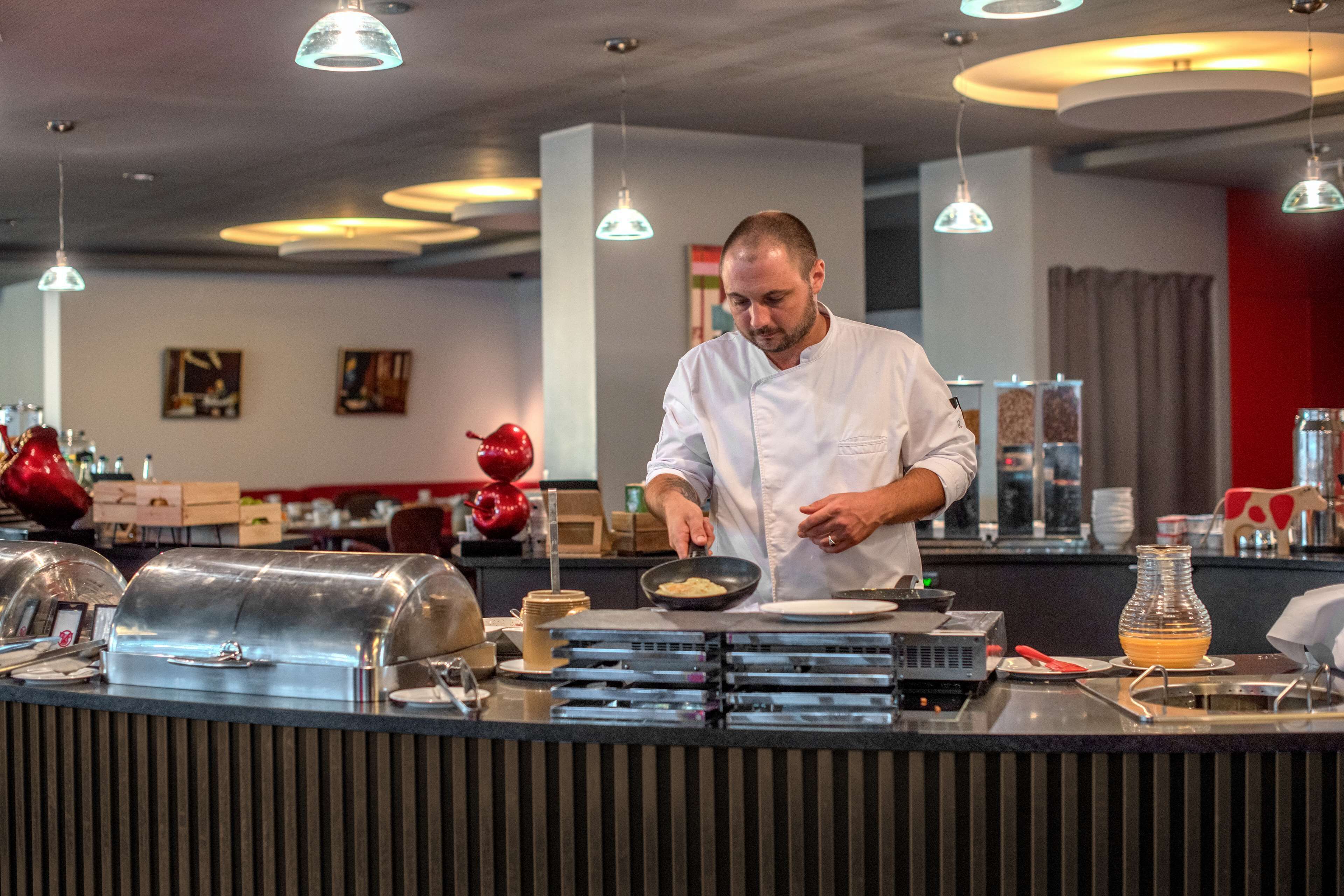 Hilton Geneva Hotel & Conference Centre Hilton Geneva Hotel & Conference Centre