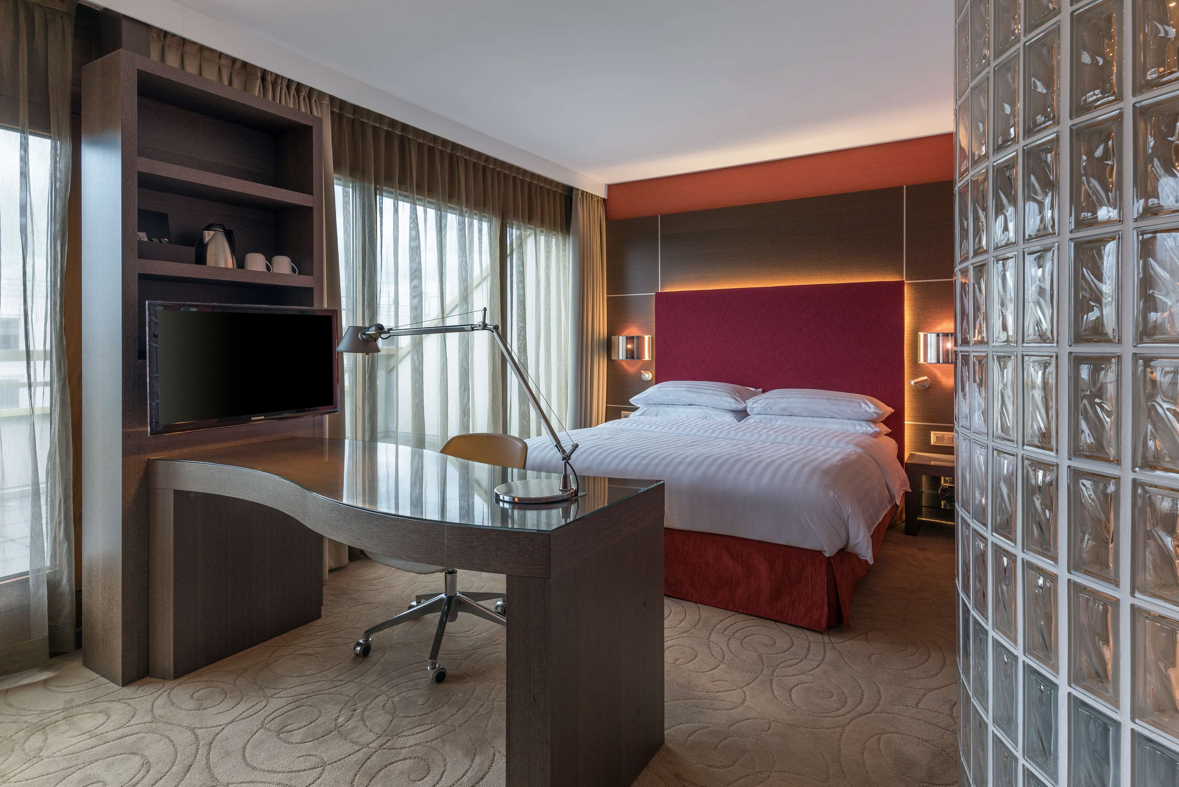 Hilton Geneva Hotel & Conference Centre Hilton Geneva Hotel & Conference Centre