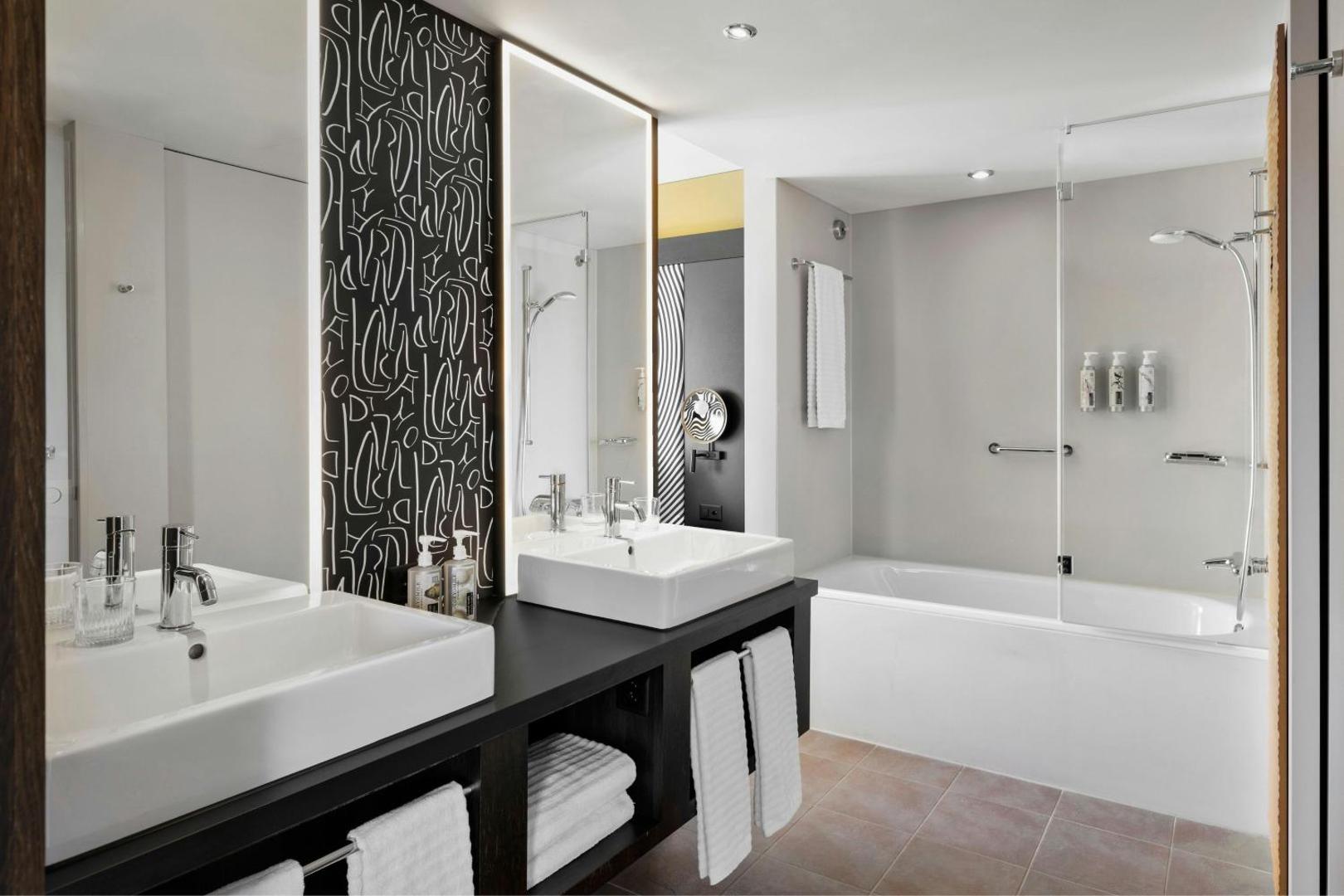 Renaissance Zürich Tower