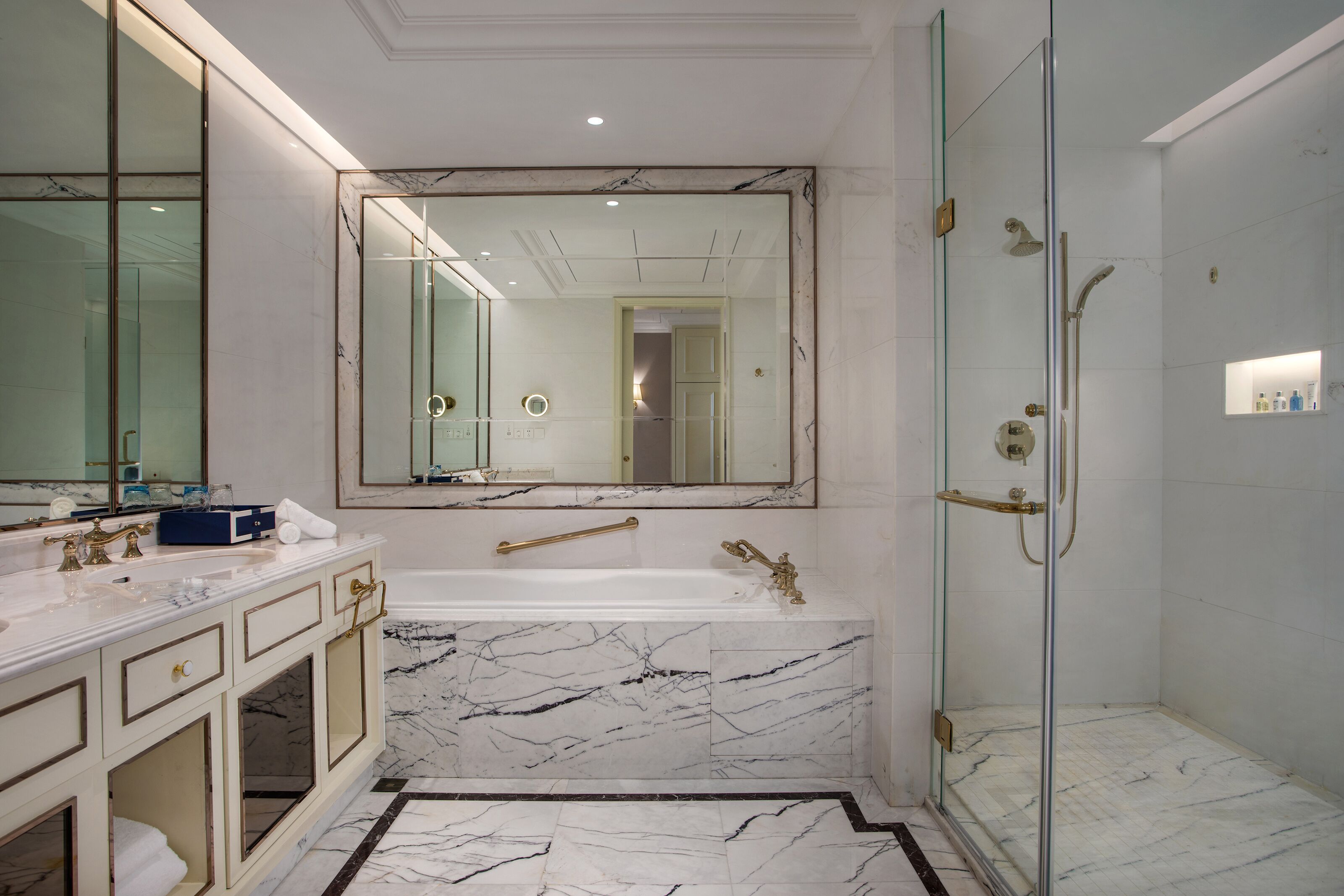 Radisson Blu Forest Manor Hotel, Shanghai Hongqiao Radisson Blu Forest Manor Hotel, Shanghai Hongqiao