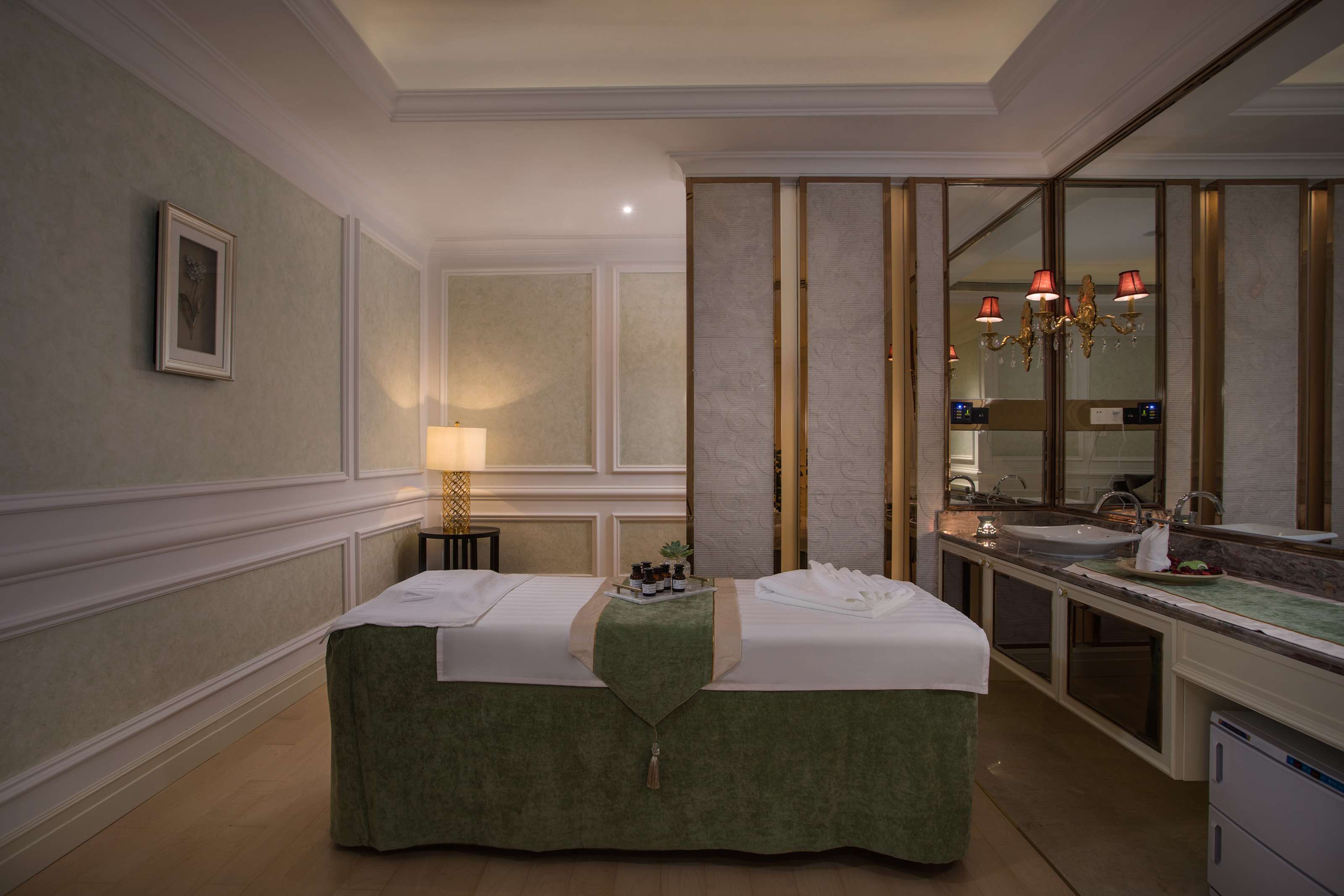 Radisson Blu Forest Manor Hotel, Shanghai Hongqiao Radisson Blu Forest Manor Hotel, Shanghai Hongqiao