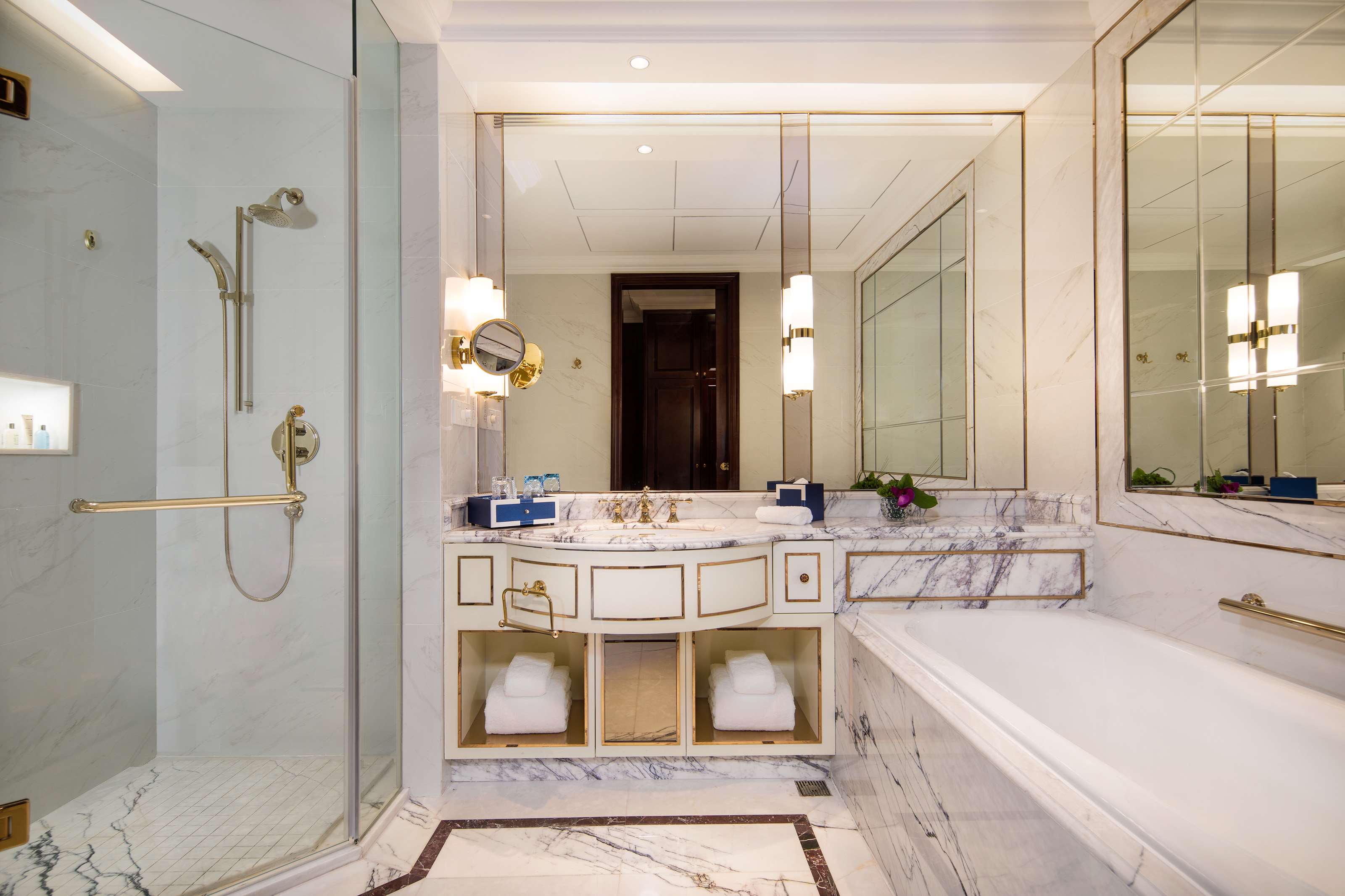 Radisson Blu Forest Manor Hotel, Shanghai Hongqiao Radisson Blu Forest Manor Hotel, Shanghai Hongqiao