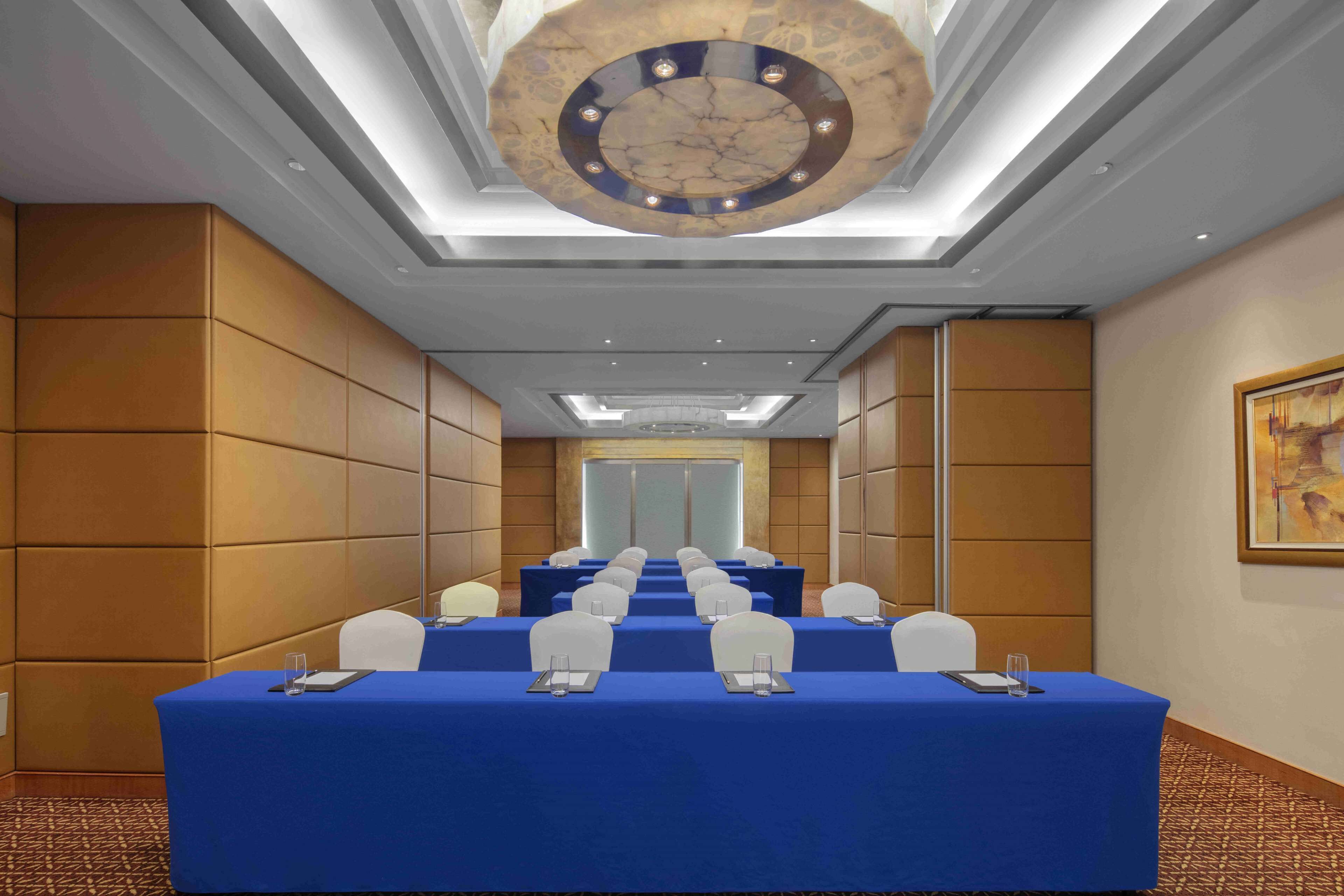 Radisson Blu Shanghai New World Radisson Blu Shanghai New World