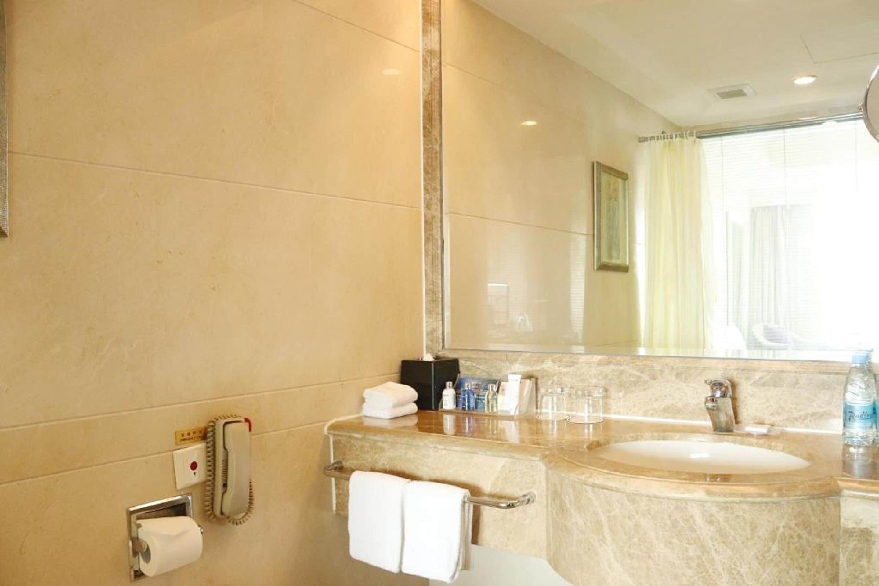 Radisson Blu Shanghai New World Radisson Blu Shanghai New World