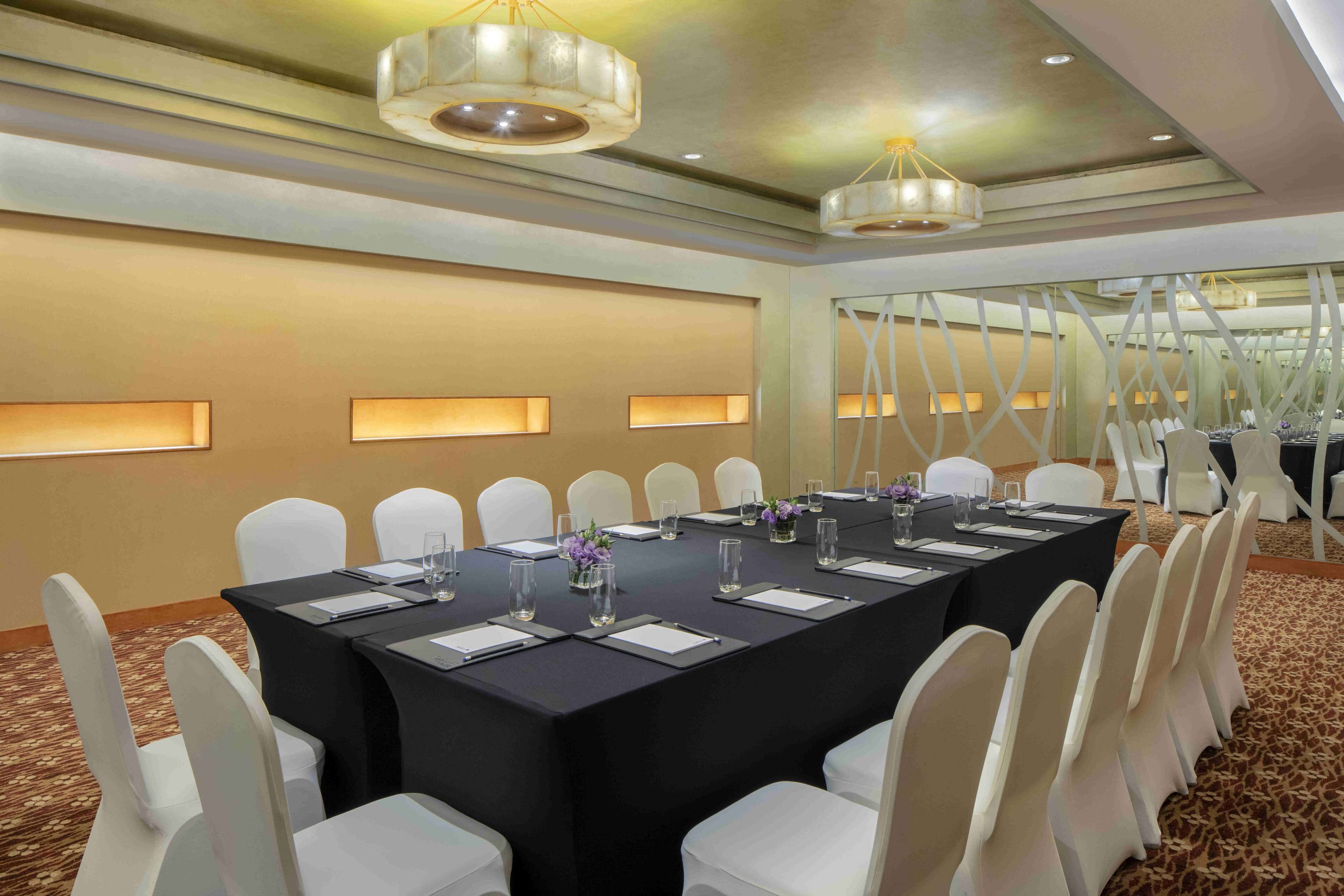 Radisson Blu Shanghai New World Radisson Blu Shanghai New World