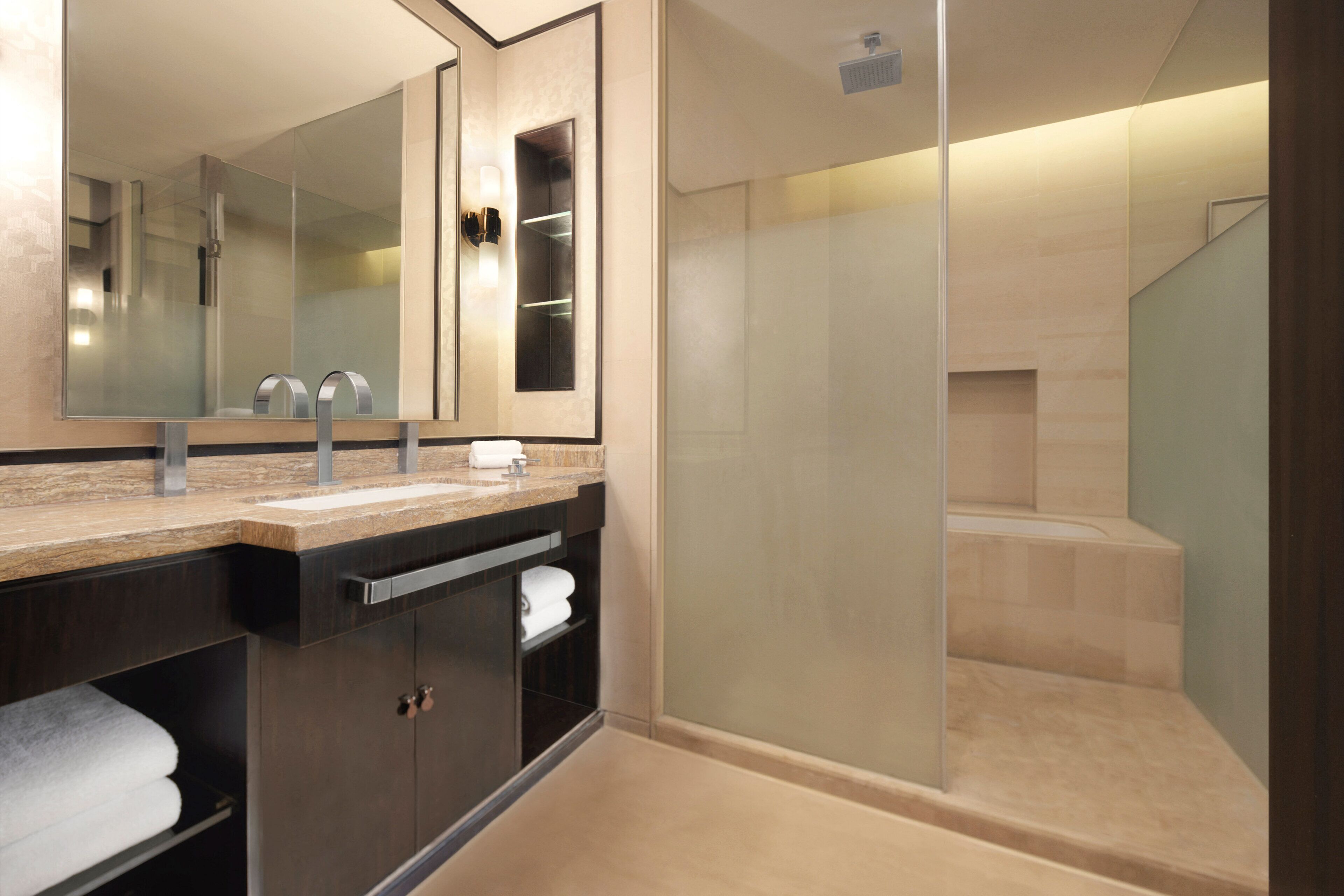 Sheraton Grand Shanghai Pudong Hotel & Residences Sheraton Grand Shanghai Pudong Hotel & Residences