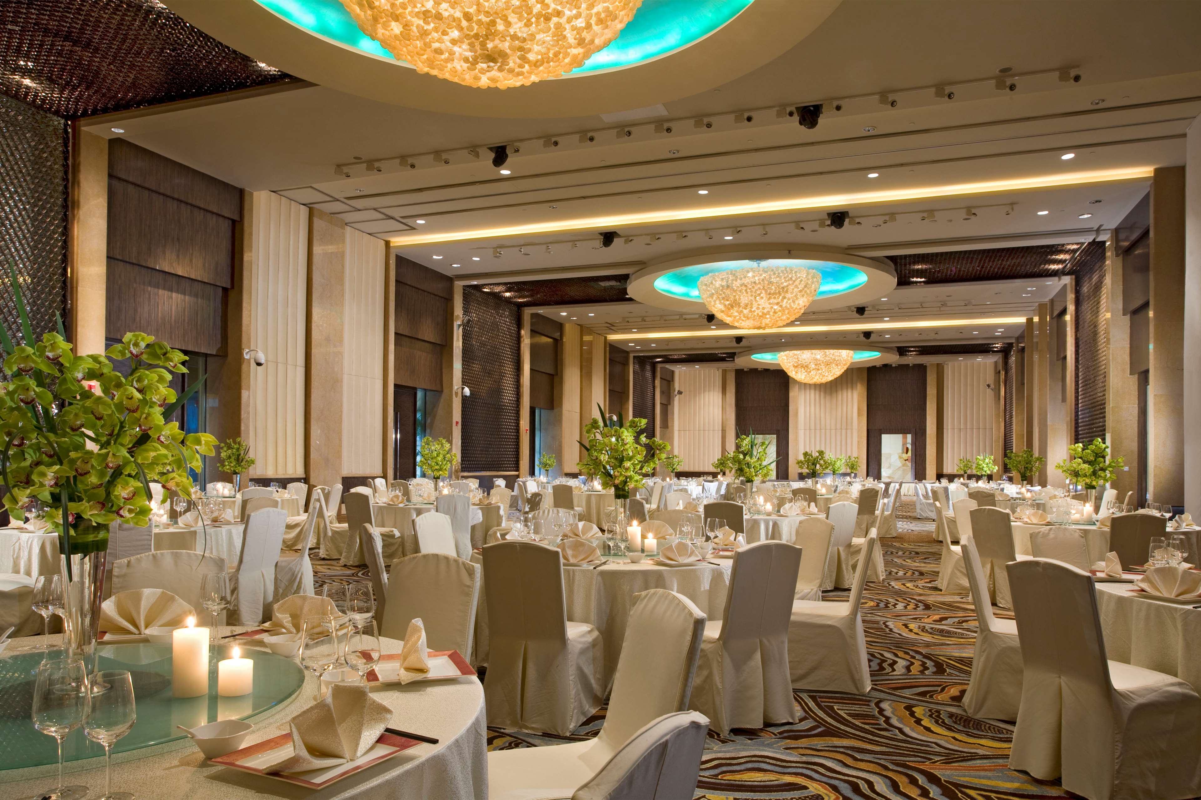 Sheraton Grand Shanghai Pudong Hotel & Residences Sheraton Grand Shanghai Pudong Hotel & Residences