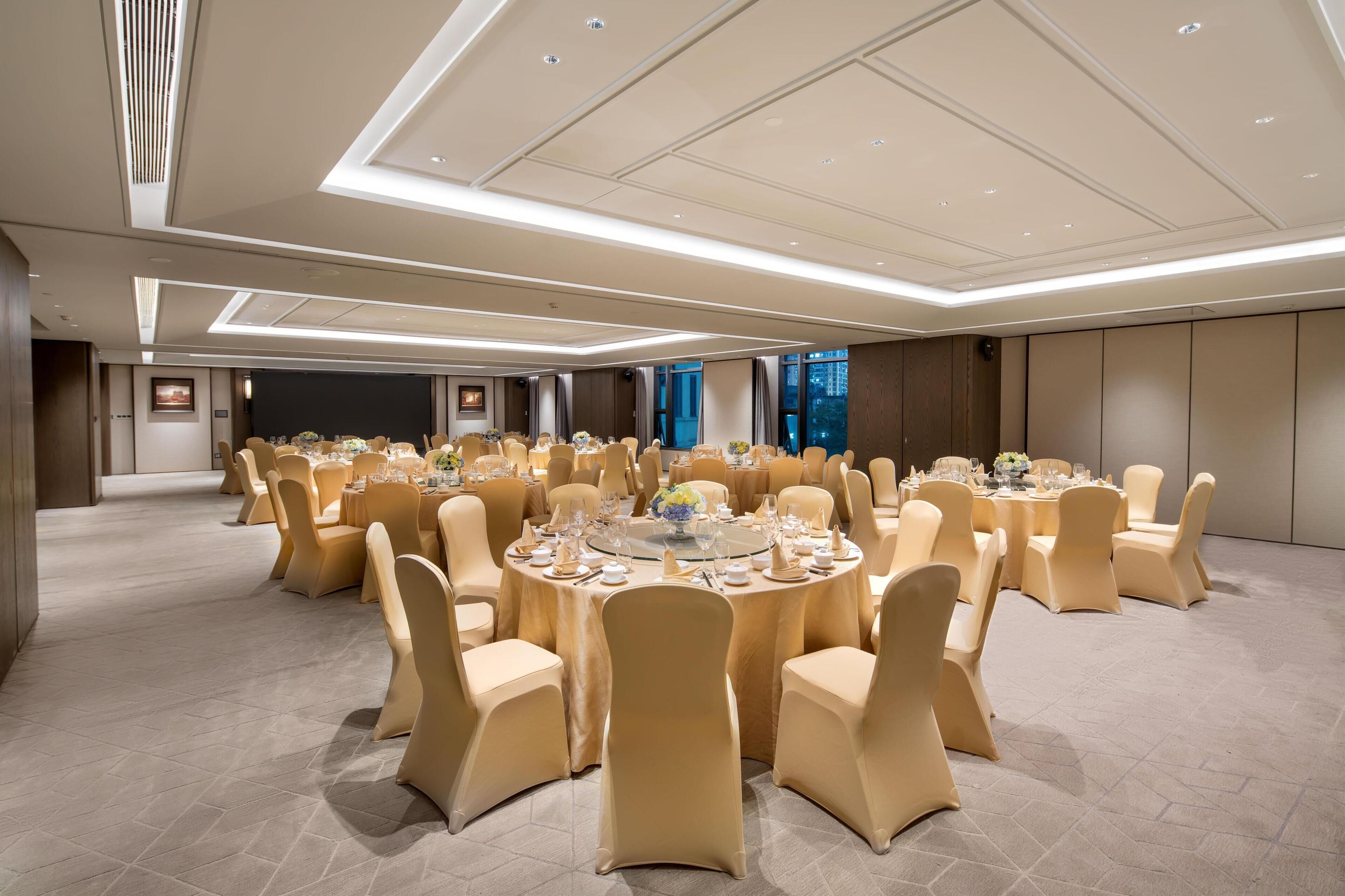 Yuexiu Hotel Guangzhou, Curio Collection by Hilton