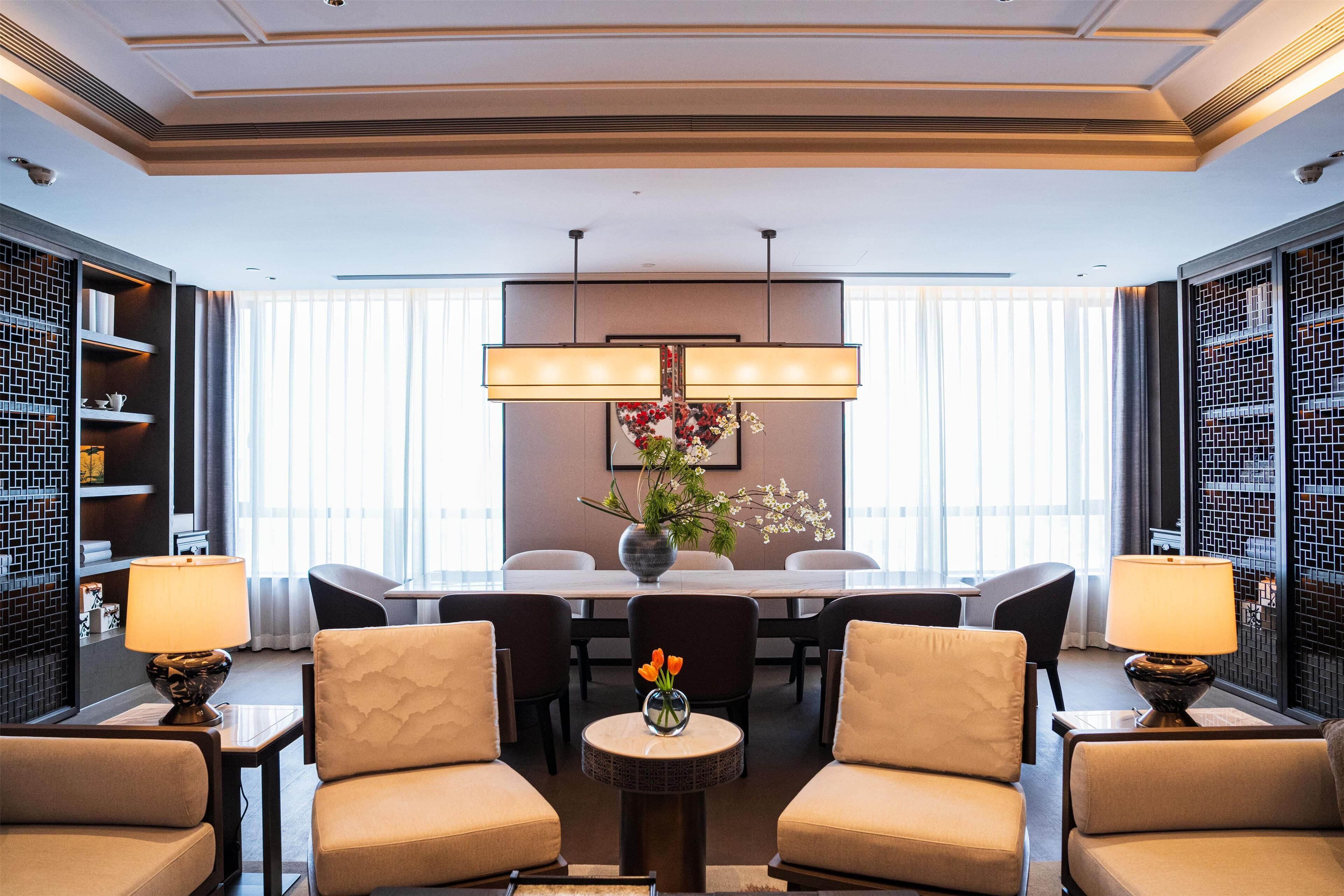 Yuexiu Hotel Guangzhou, Curio Collection by Hilton