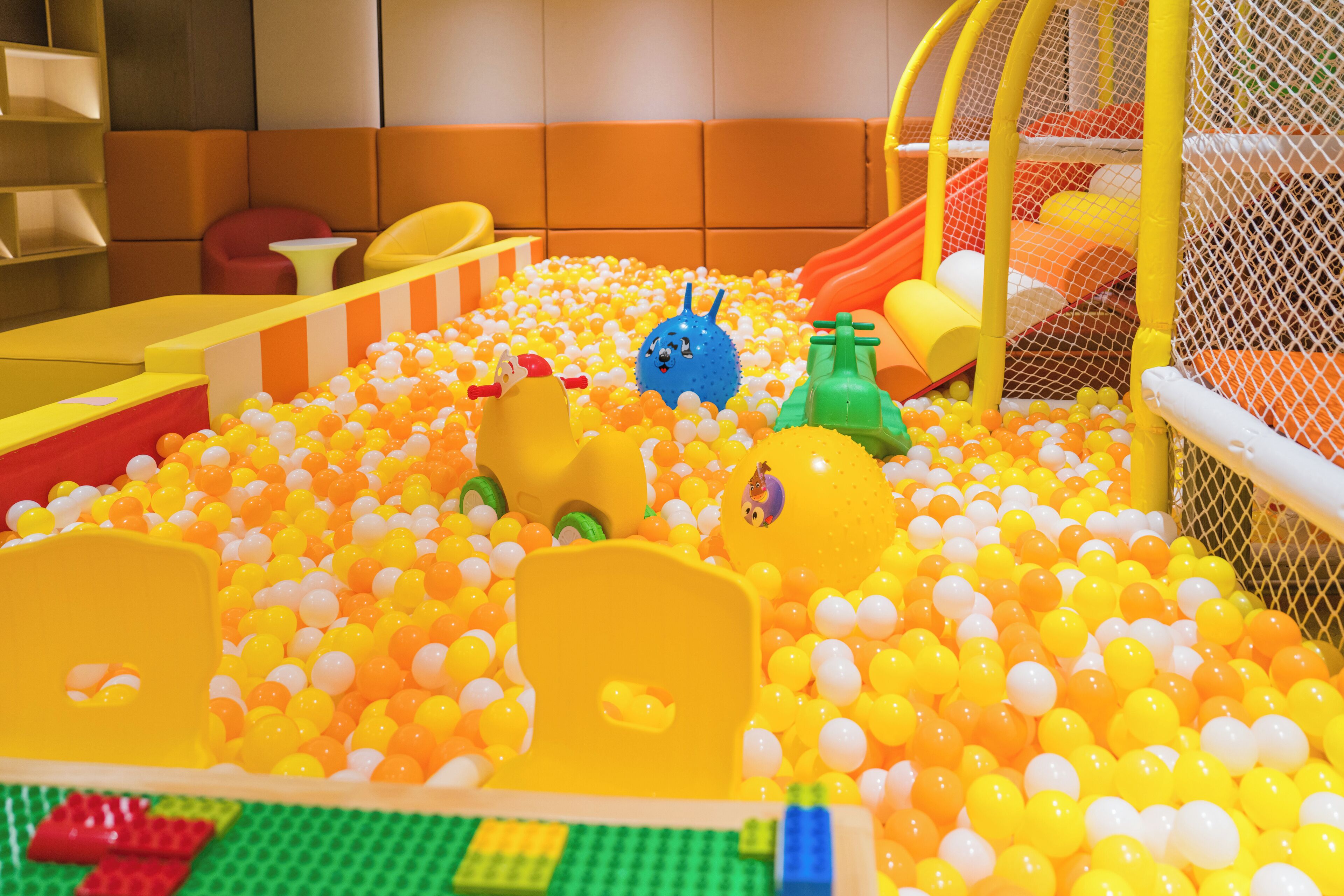 Yuexiu Hotel Guangzhou, Curio Collection by Hilton