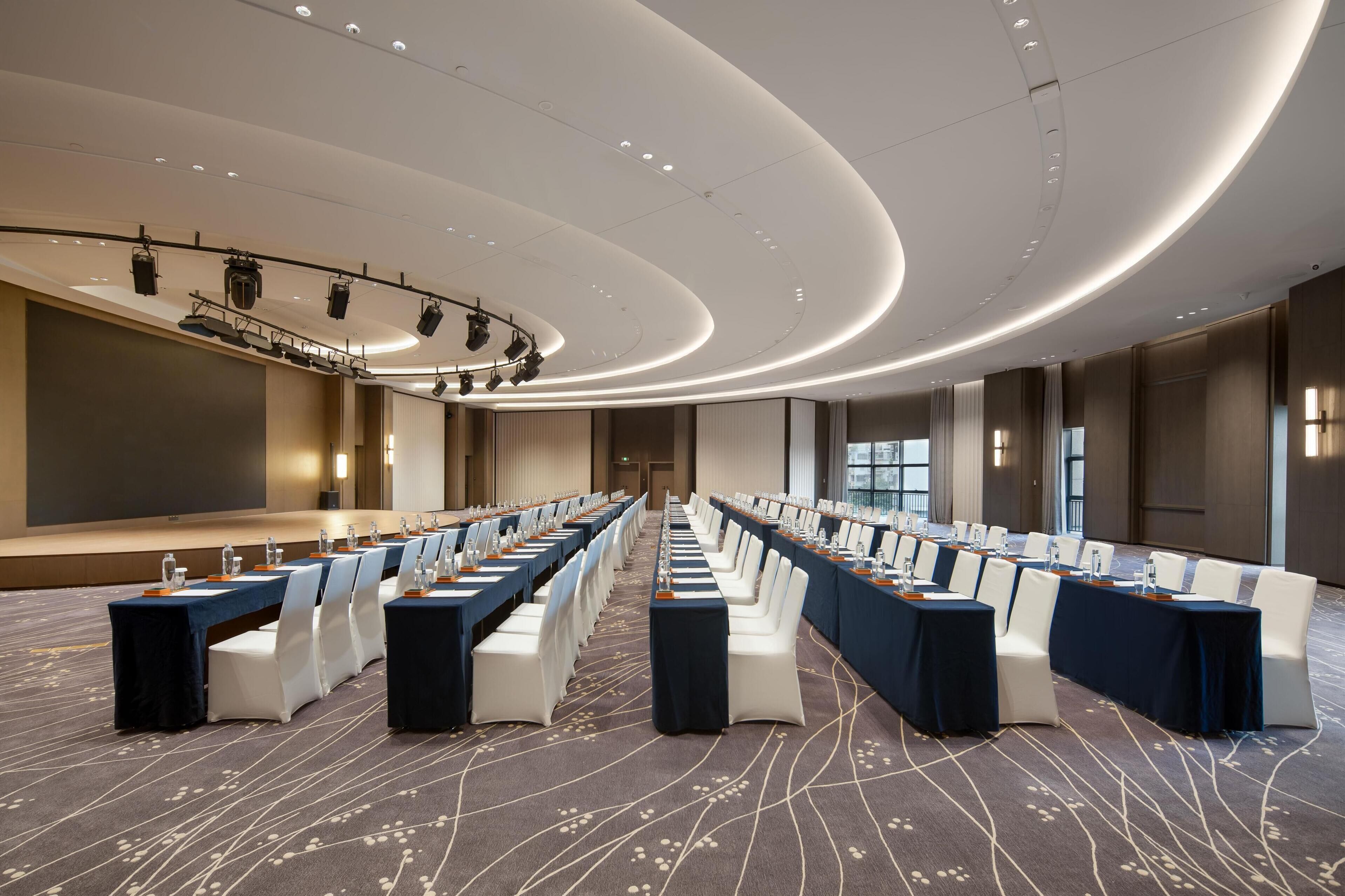 Yuexiu Hotel Guangzhou, Curio Collection by Hilton