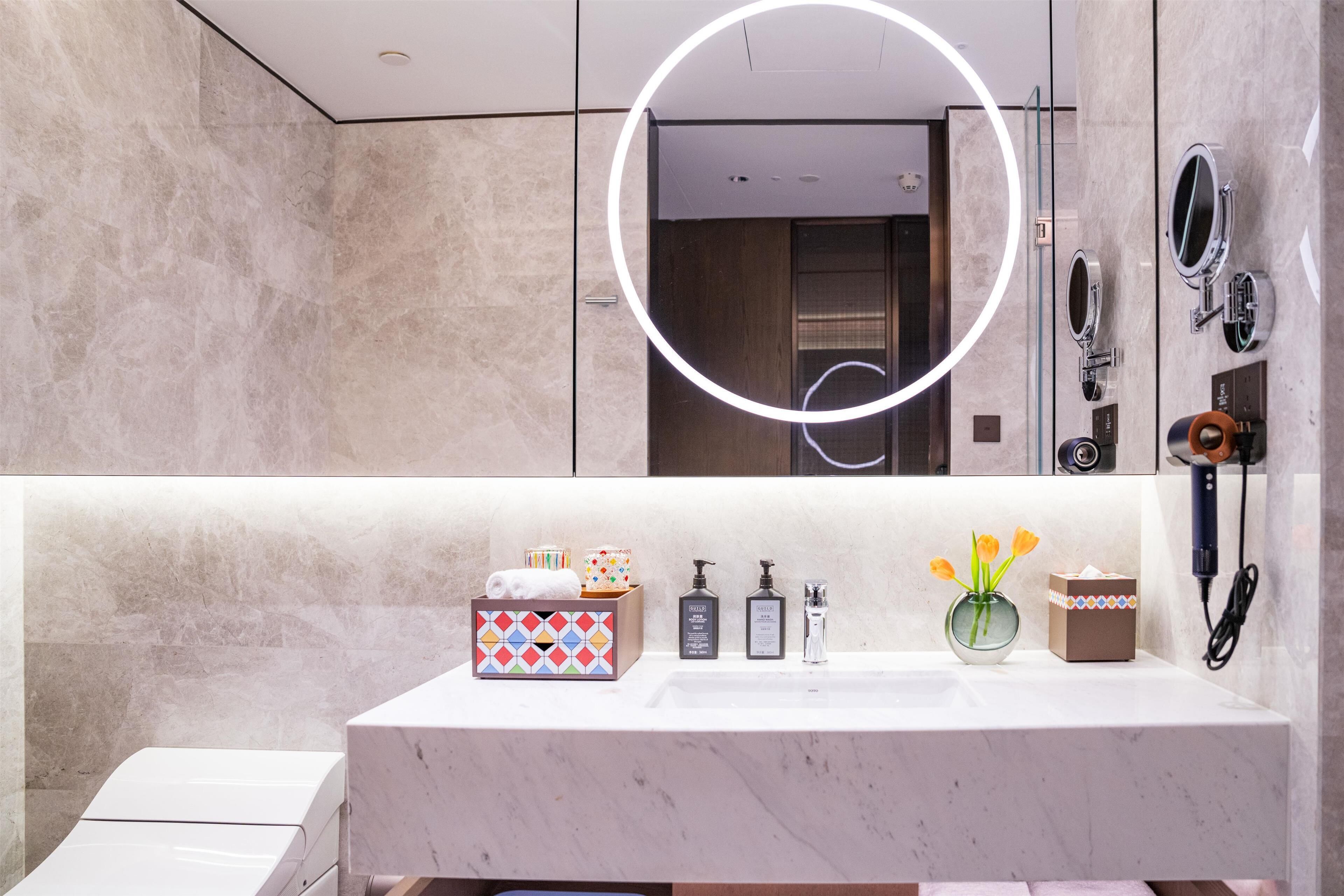 Yuexiu Hotel Guangzhou, Curio Collection by Hilton