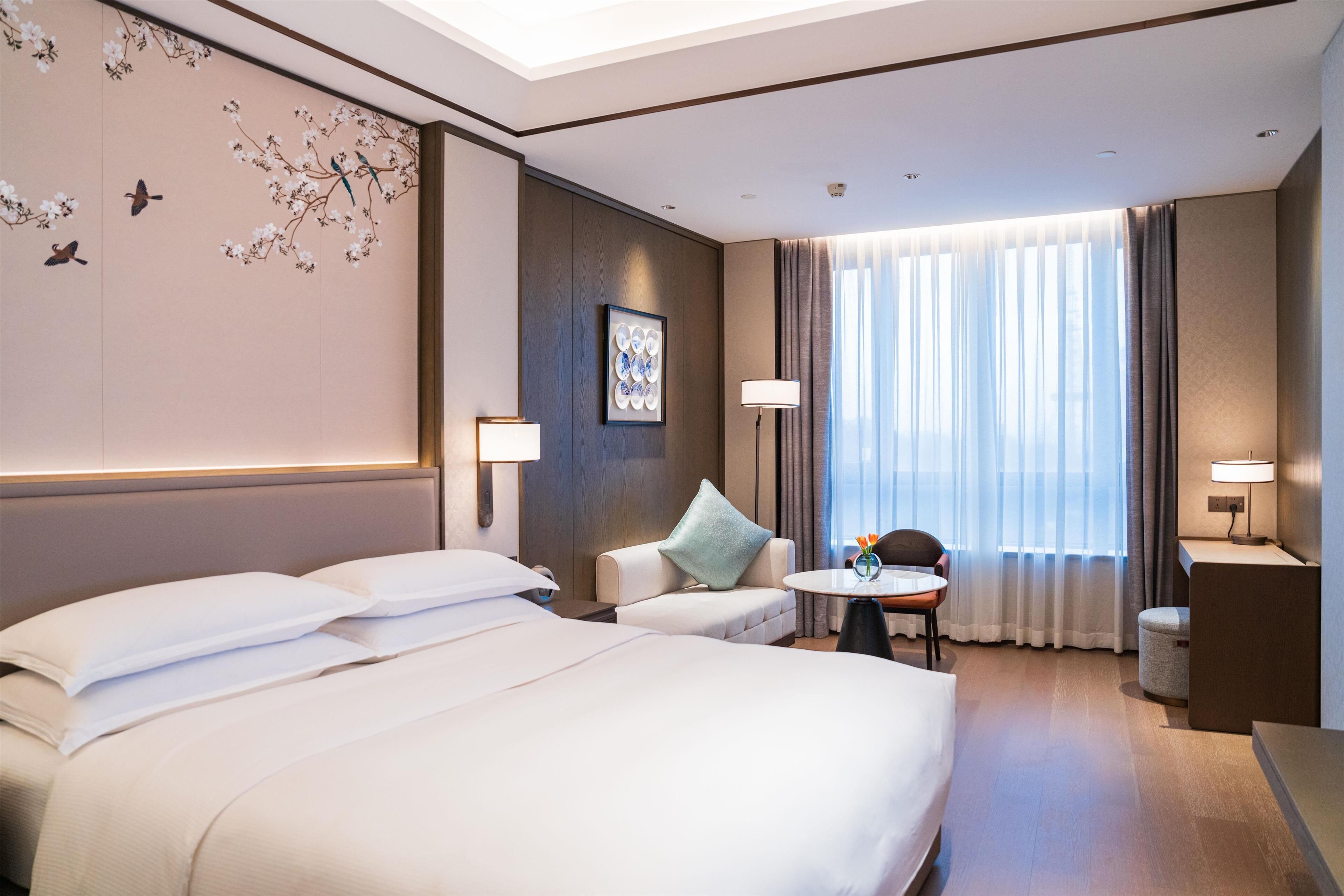 Yuexiu Hotel Guangzhou, Curio Collection by Hilton