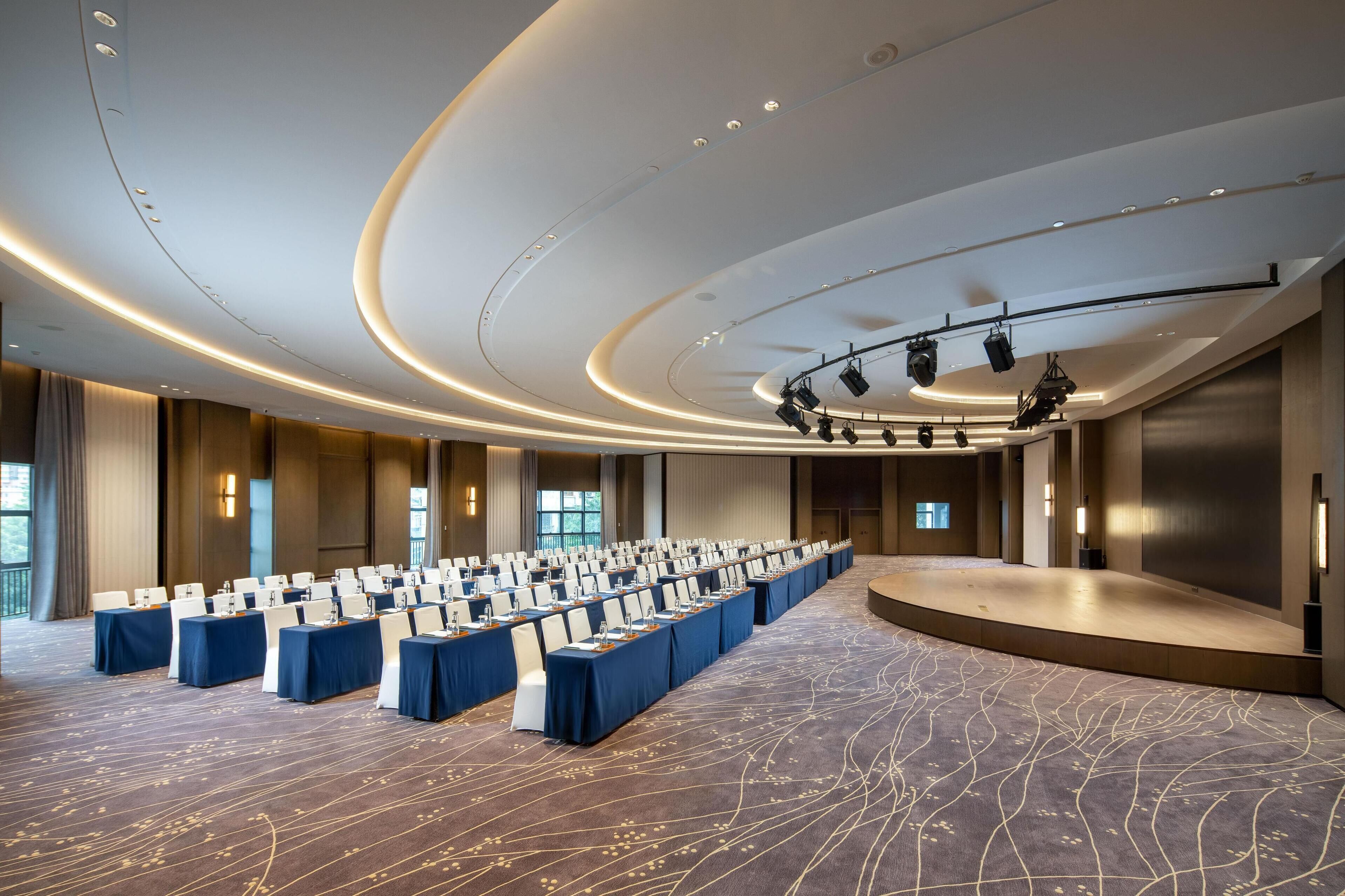 Yuexiu Hotel Guangzhou, Curio Collection by Hilton