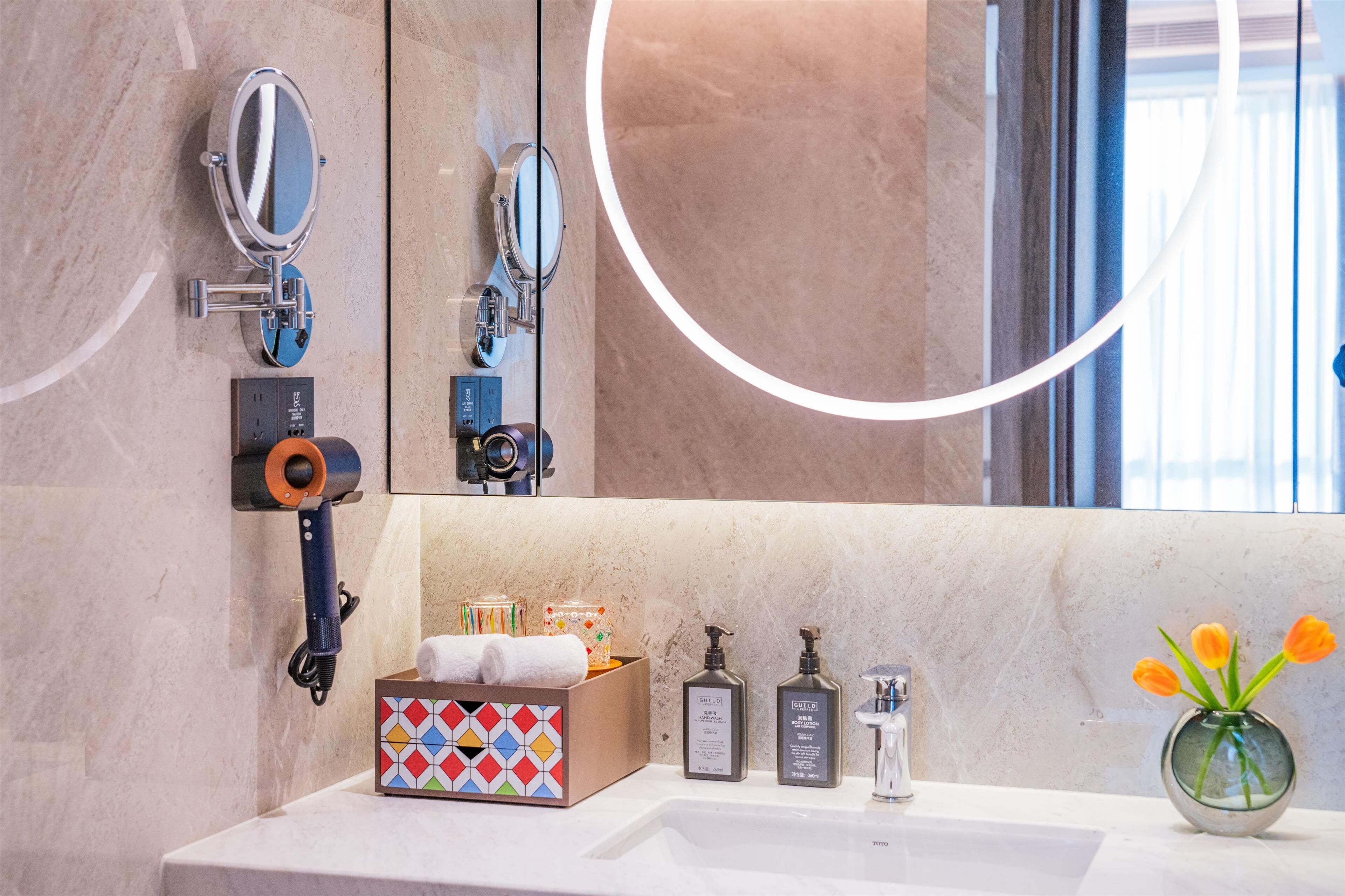 Yuexiu Hotel Guangzhou, Curio Collection by Hilton