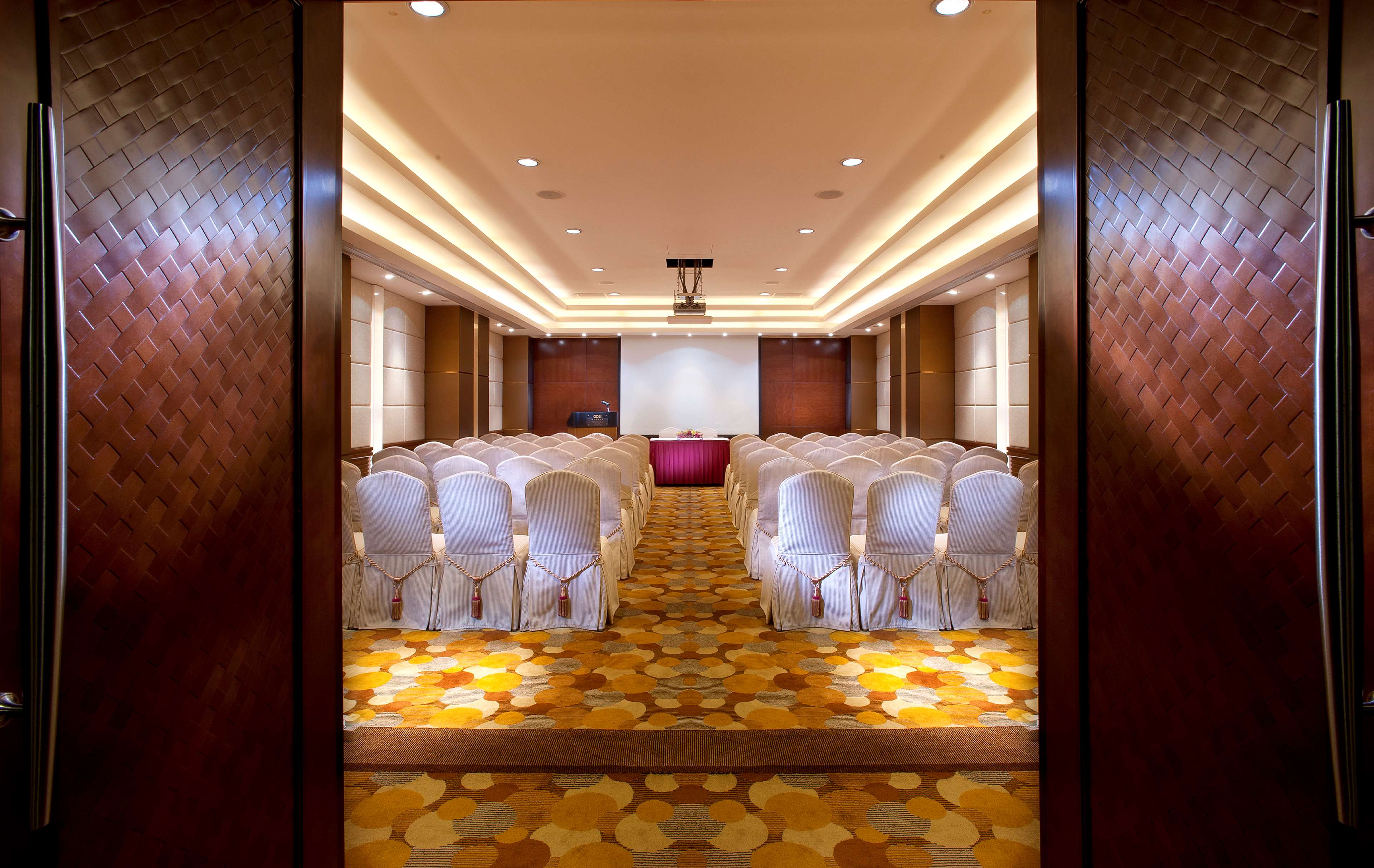 Wharney Guang Dong Hotel Wharney Guang Dong Hotel