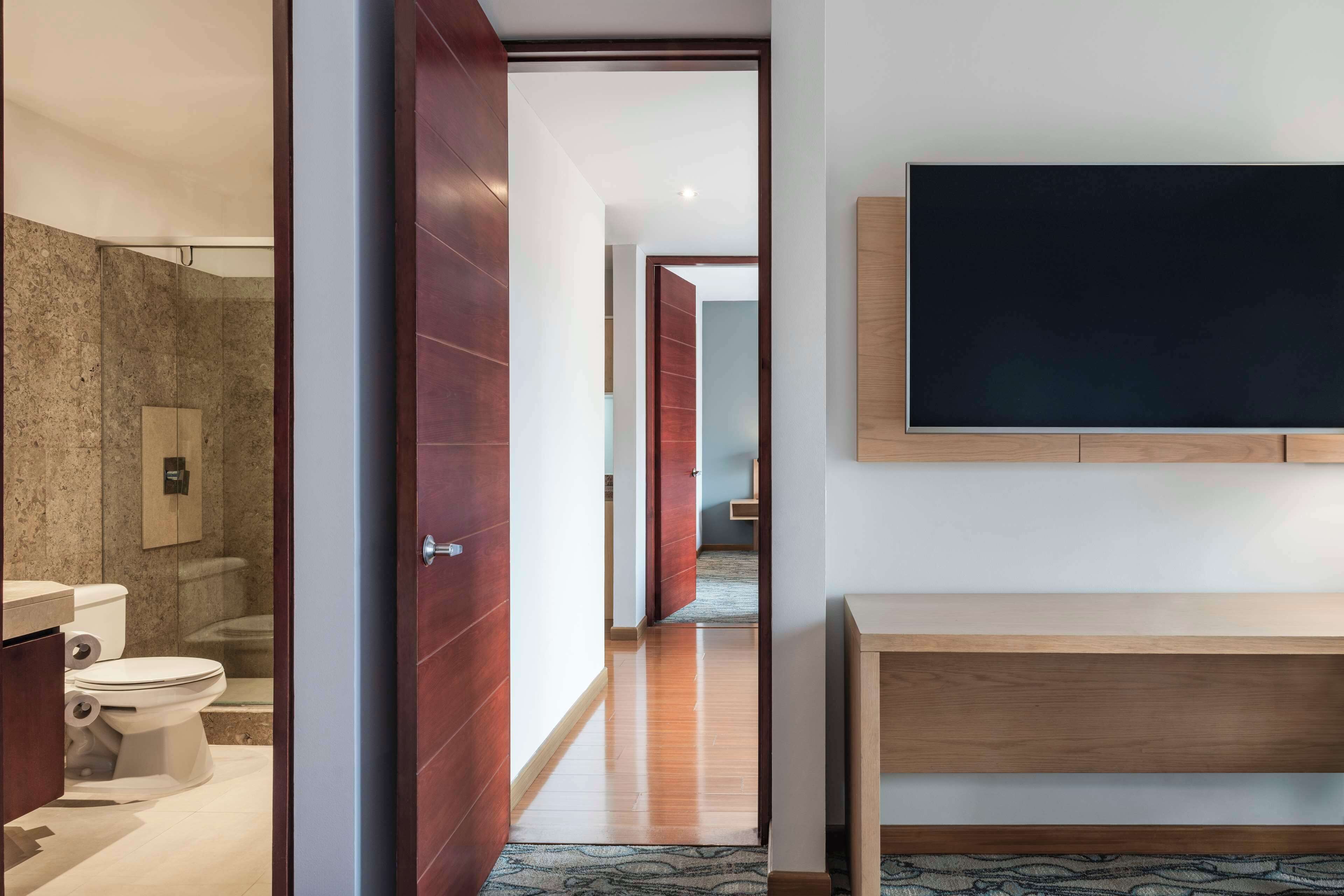 DoubleTree by Hilton Bogota Calle 100