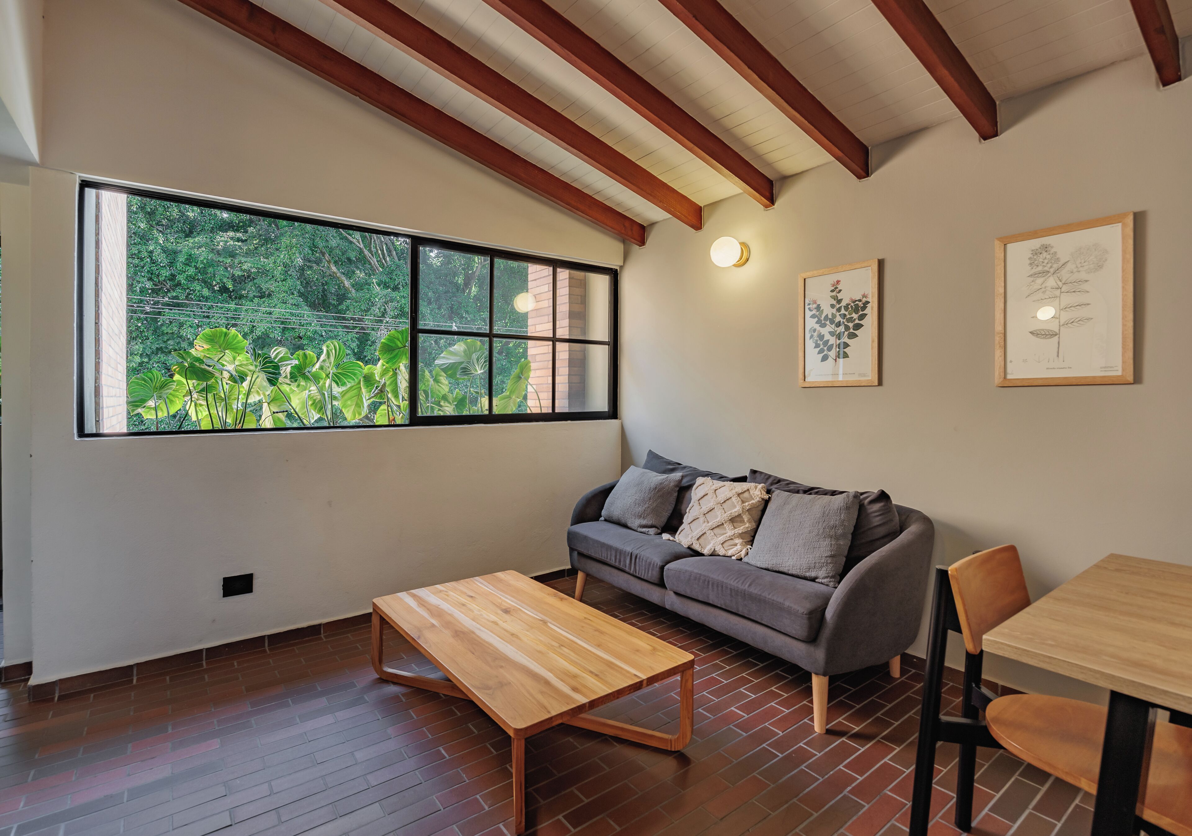 The Somos Flats Laureles