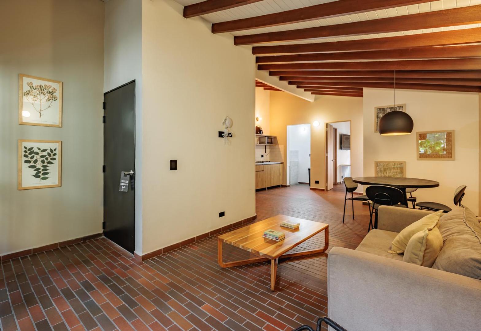 The Somos Flats Laureles