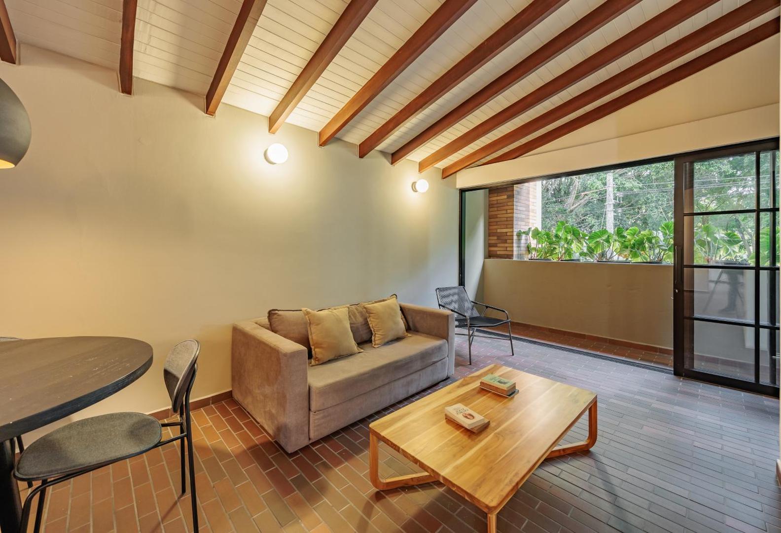 The Somos Flats Laureles