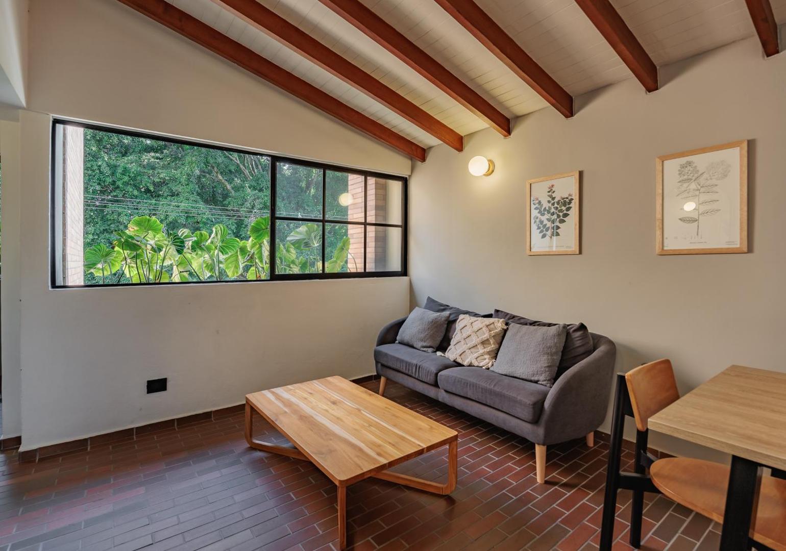 The Somos Flats Laureles