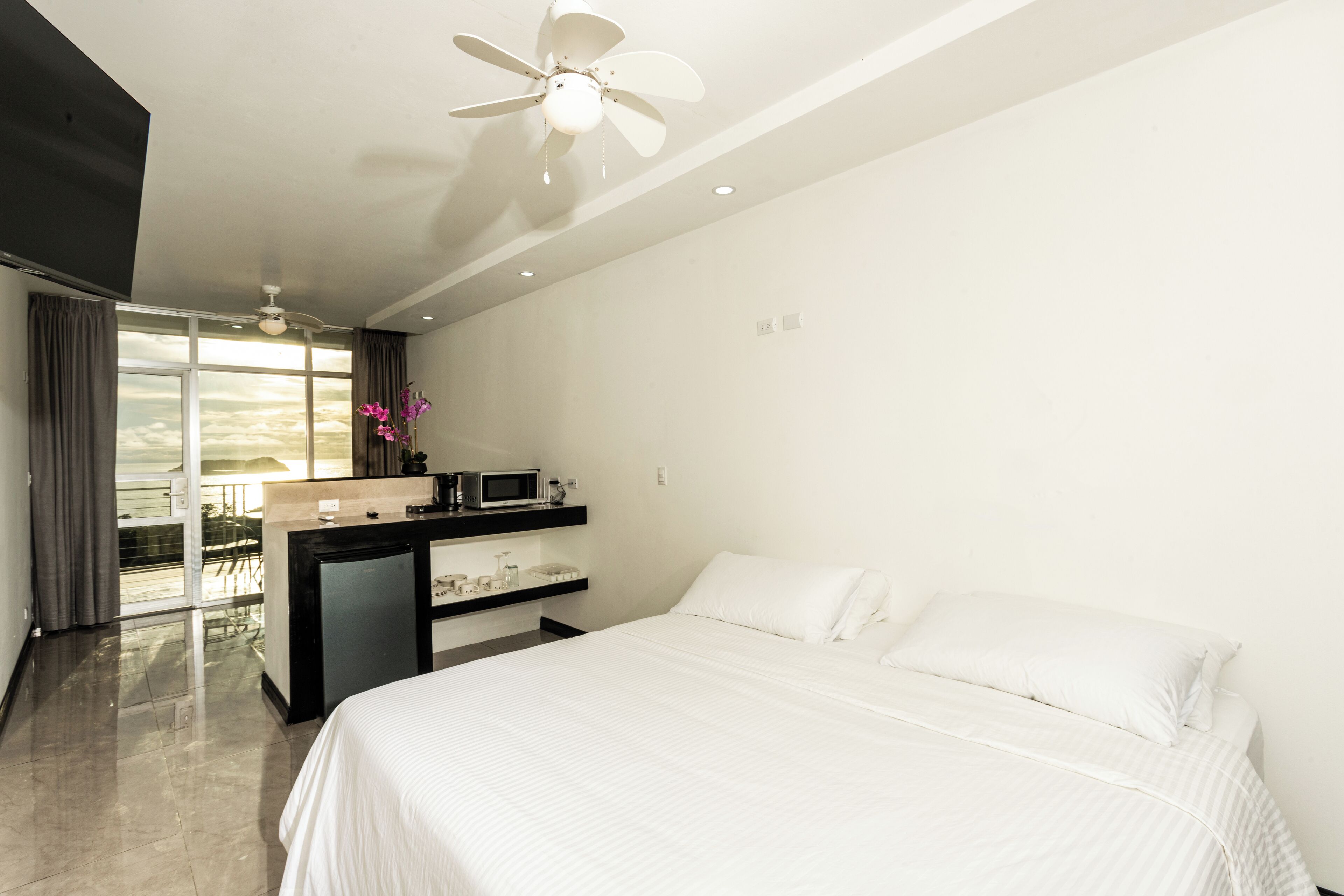 El Faro Beach Hotel El Faro Beach Hotel