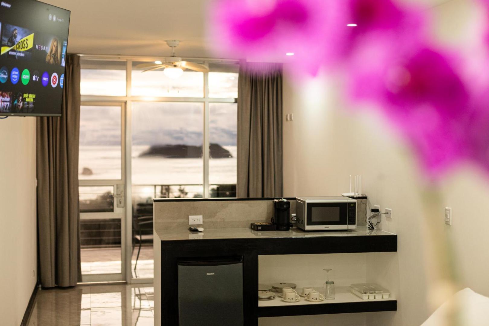 El Faro Beach Hotel El Faro Beach Hotel