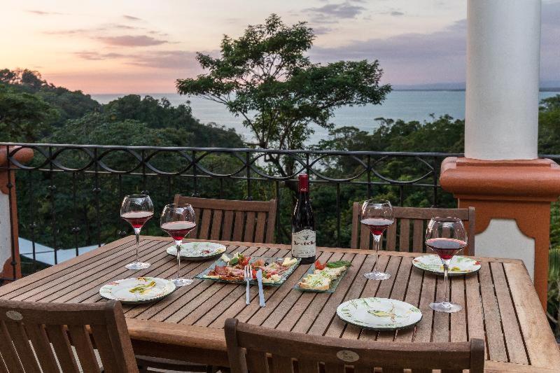 Shana by The Beach Manuel Antonio Shana by The Beach Manuel Antonio