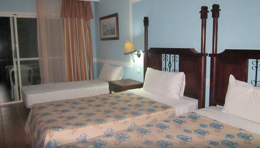 Memories Paraiso Azul Beach Resort