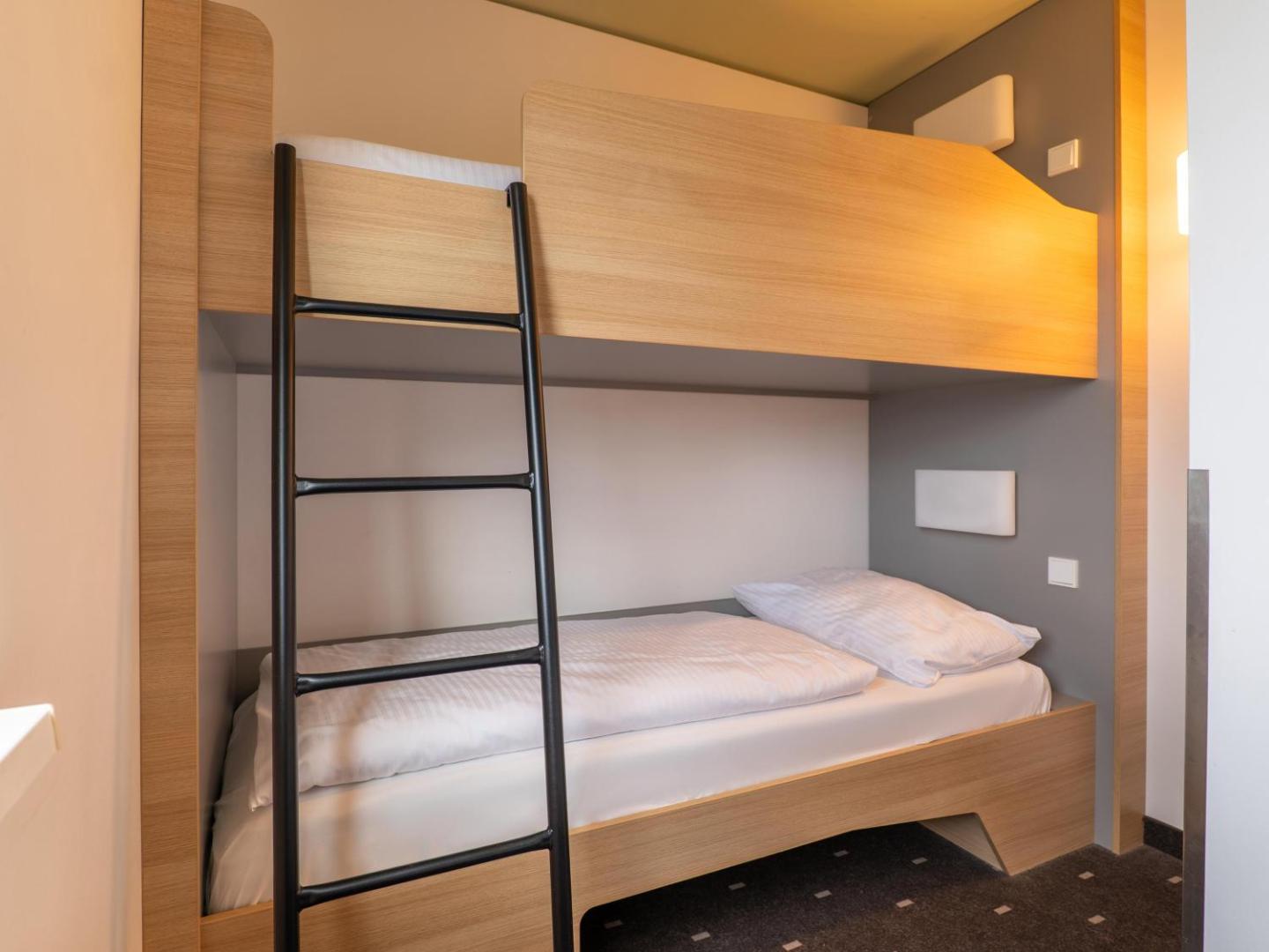 B&B Hotel Stuttgart-Airport/Messe B&B Hotel Stuttgart-Airport/Messe