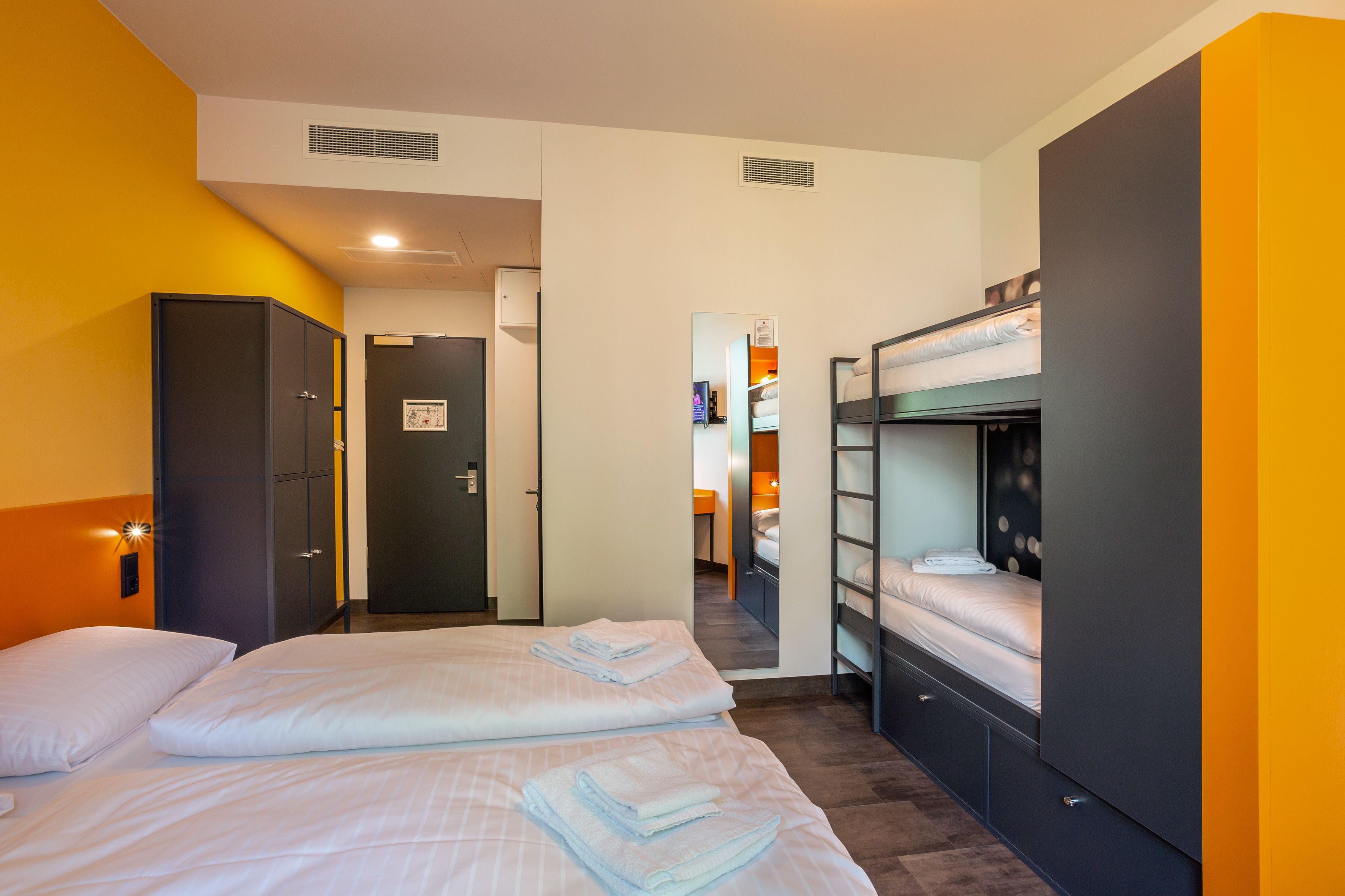 MEININGER Hotel München Olympiapark MEININGER Hotel München Olympiapark