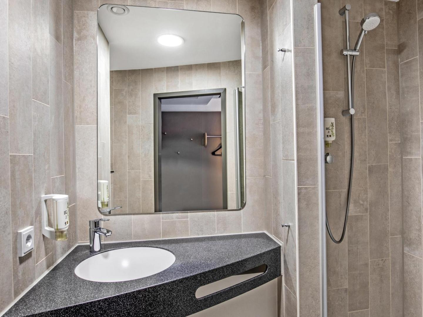 B&B HOTEL Hamburg-Airport B&B HOTEL Hamburg-Airport